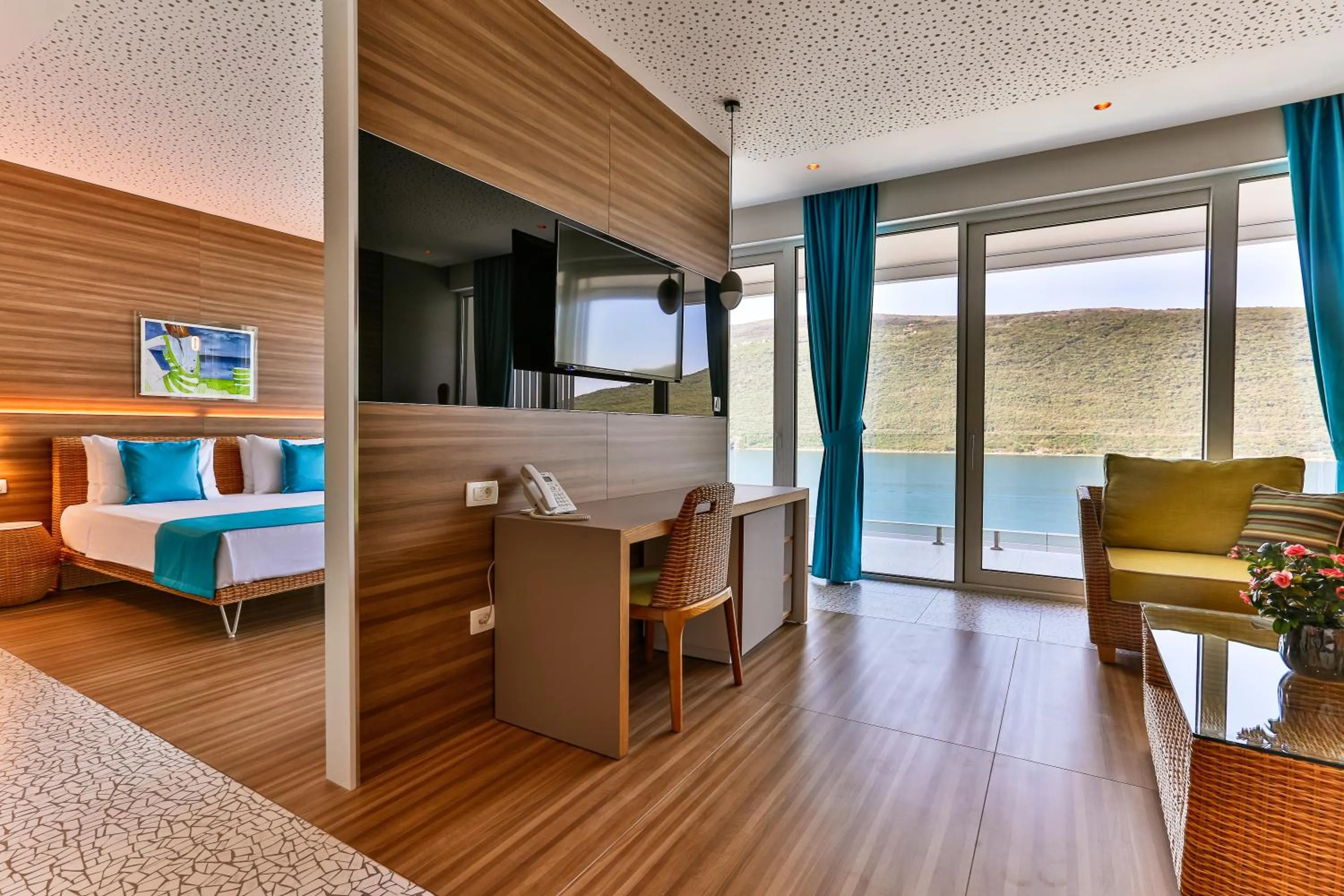 Living room, Bed in Carine Hotel Kumbor Superior