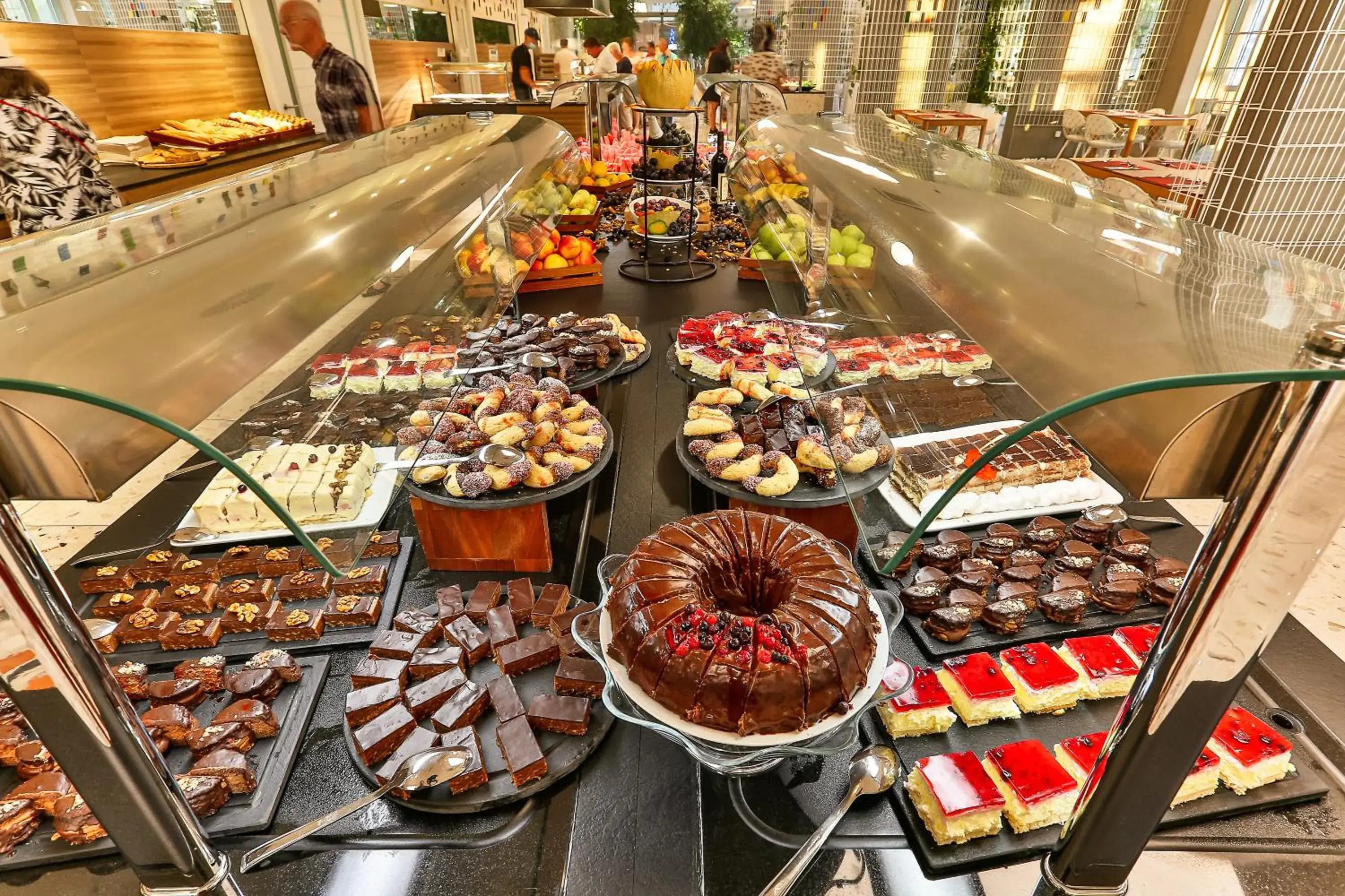 Restaurant/places to eat in Carine Hotel Kumbor Superior Restaurant/places to eat in Carine Hotel Kumbor Superior