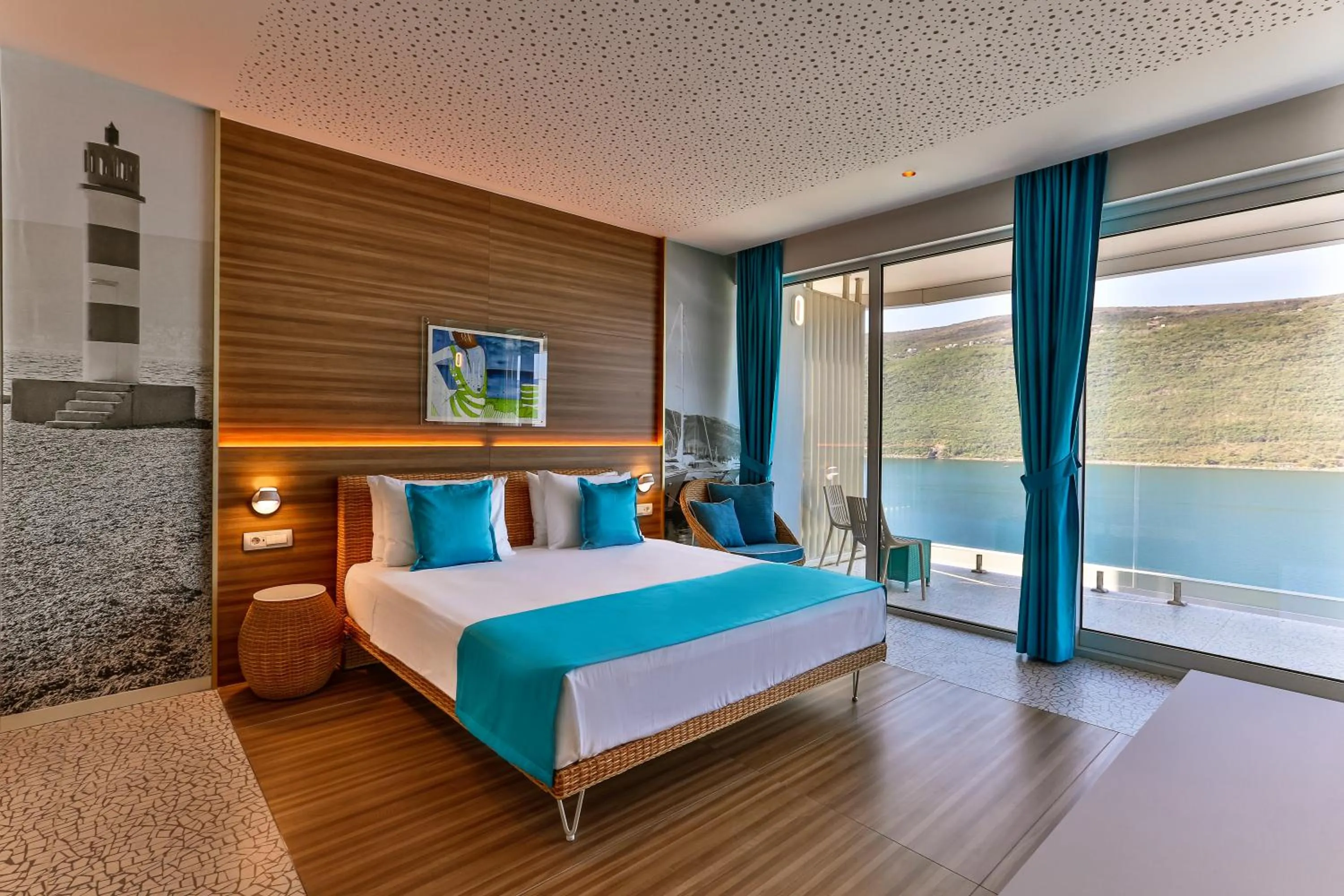 Photo of the whole room, Bed in Carine Hotel Kumbor Superior
