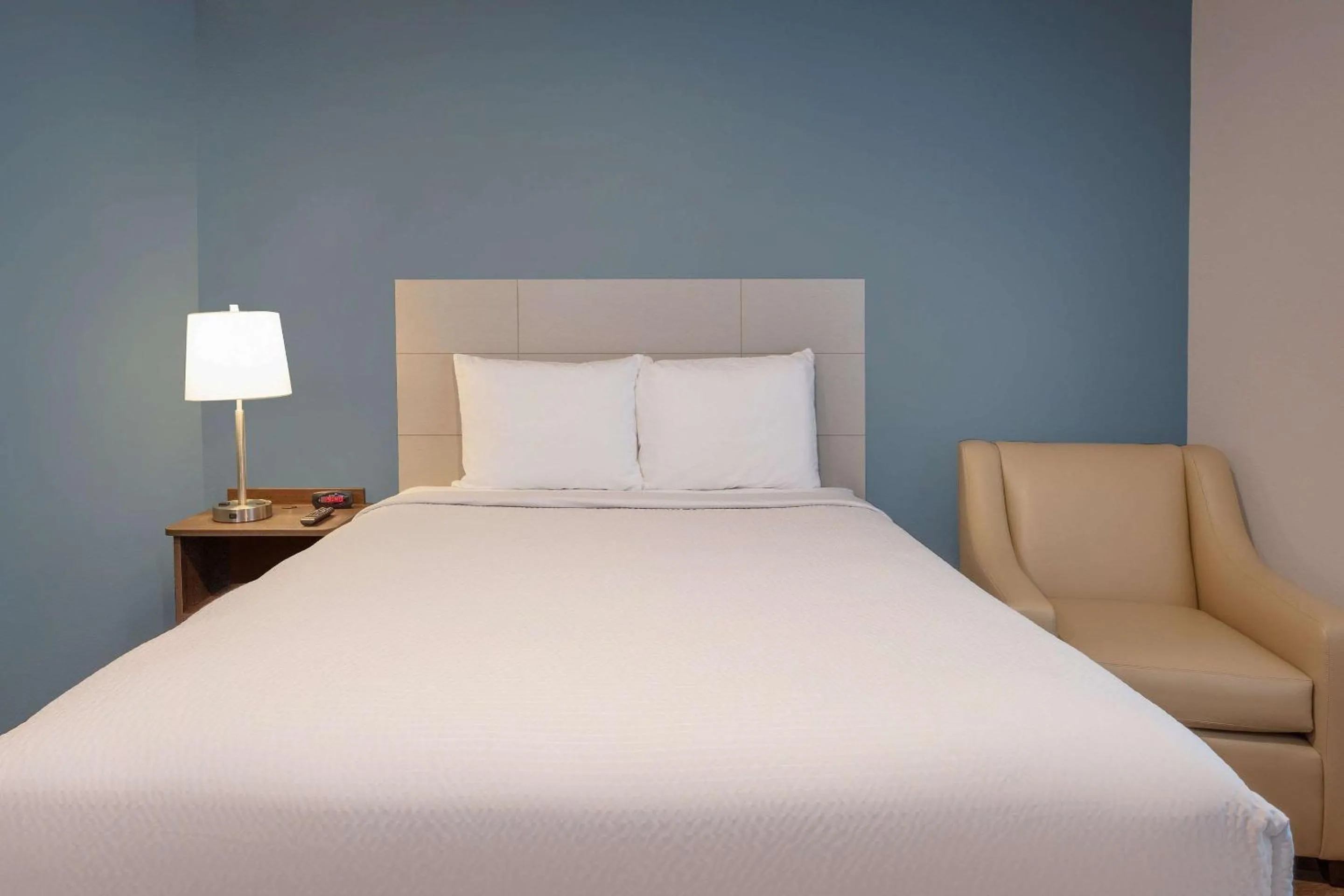 Photo of the whole room, Bed in Wood Spring Suites Washington DC East Arena Drive