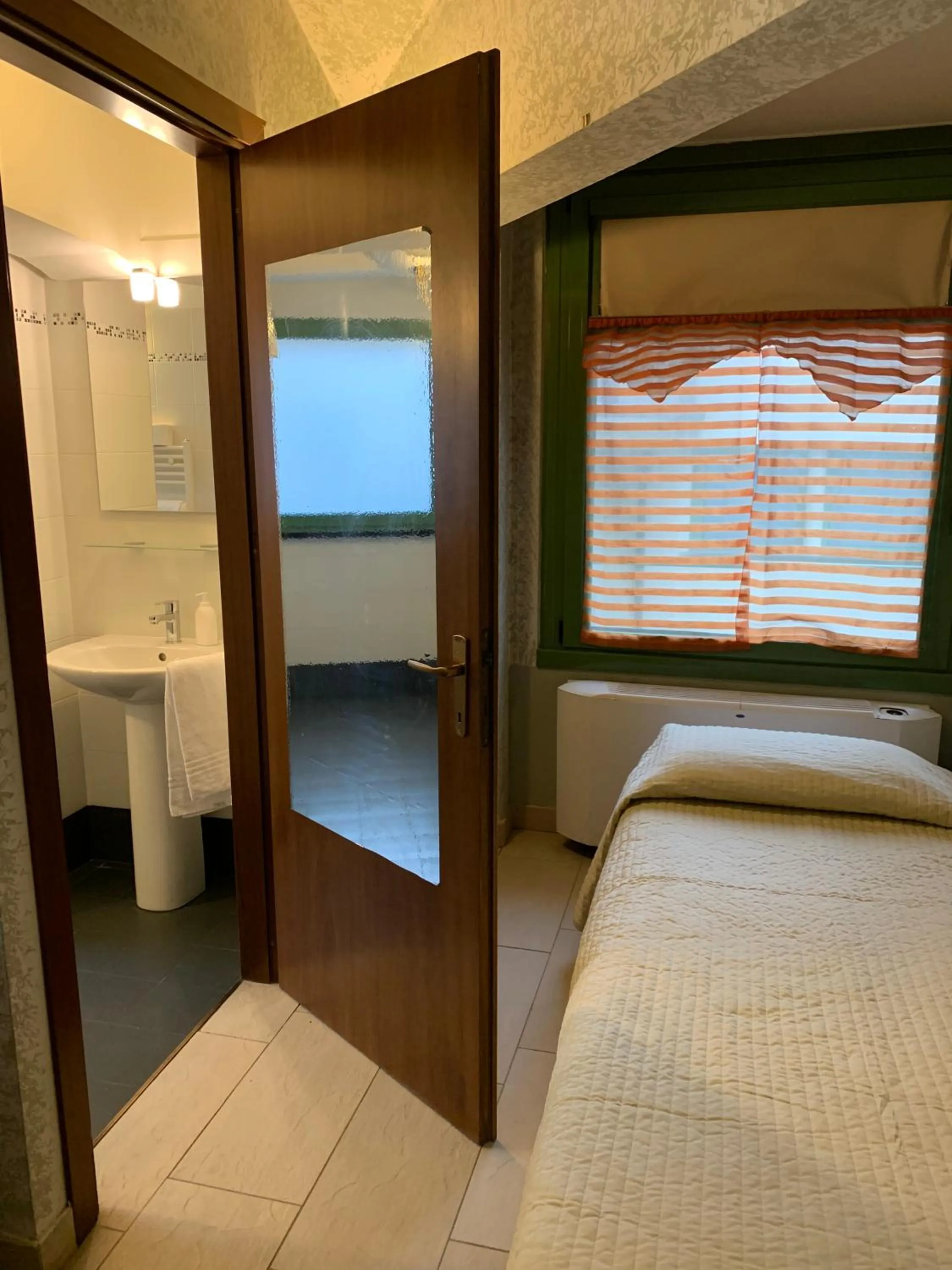 Photo of the whole room in Gemini Studios