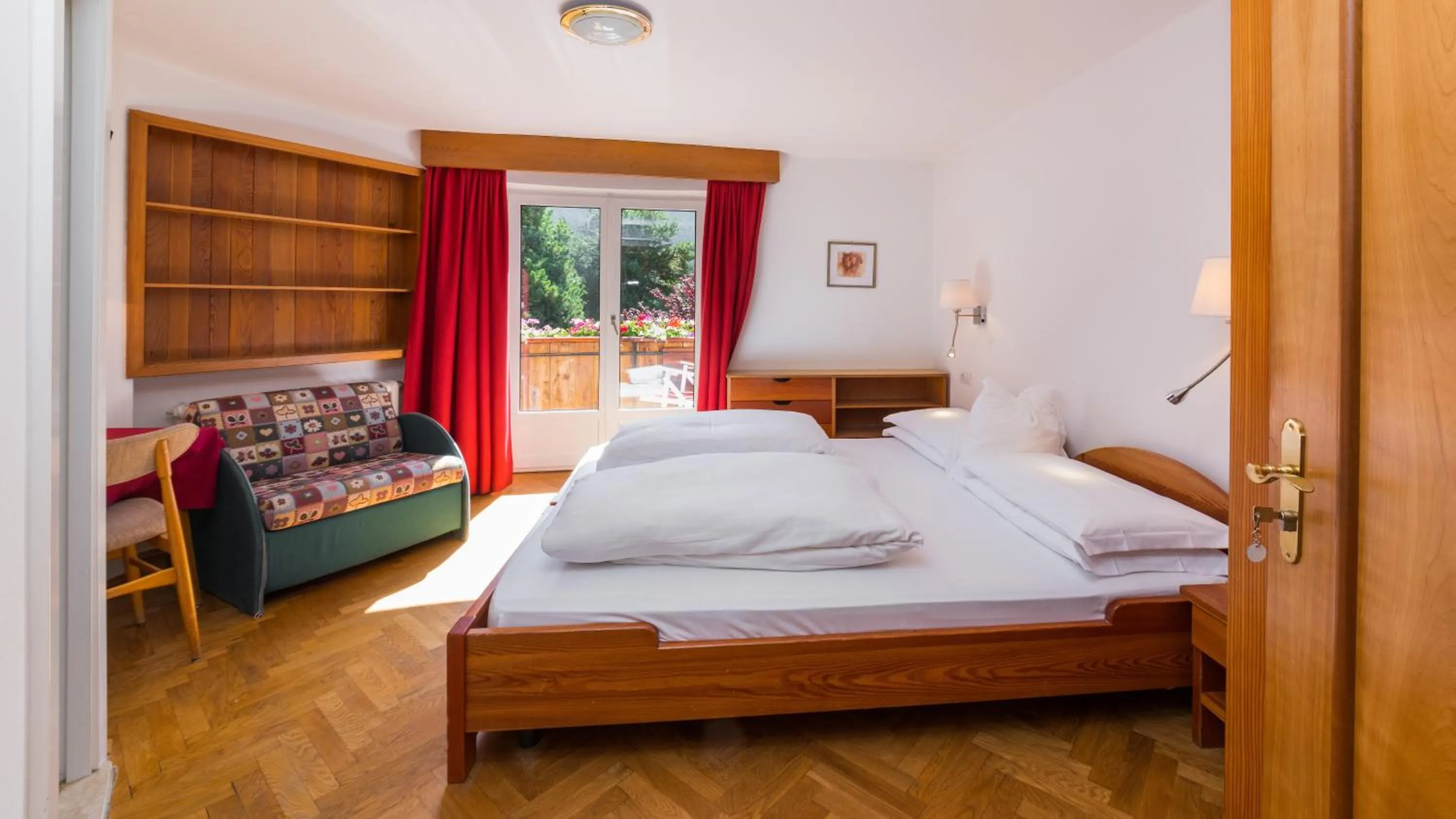 Bed in AppartChalet LA RONDULA - 100m from Seceda