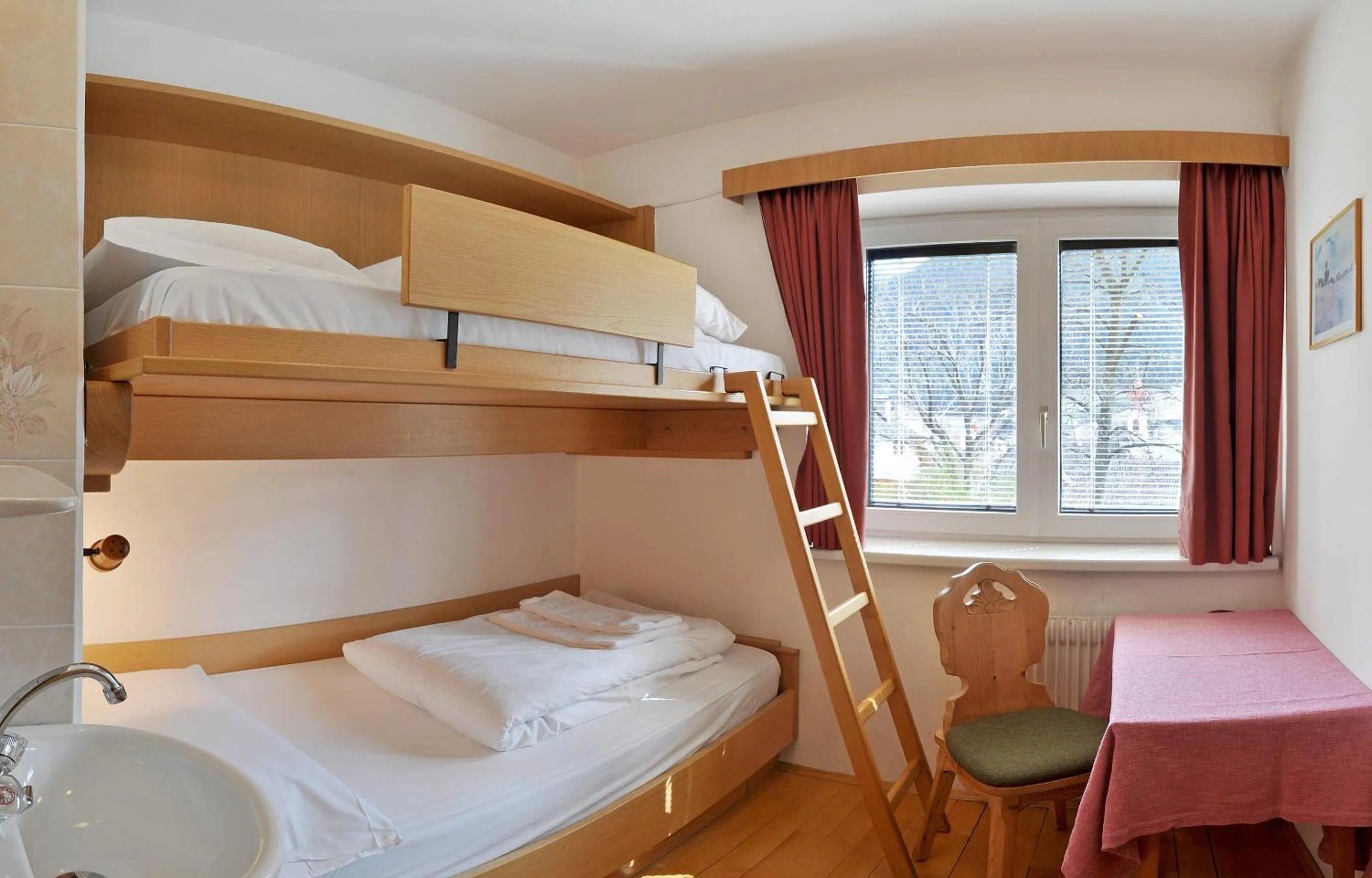 Bed in AppartChalet LA RONDULA - 100m from Seceda