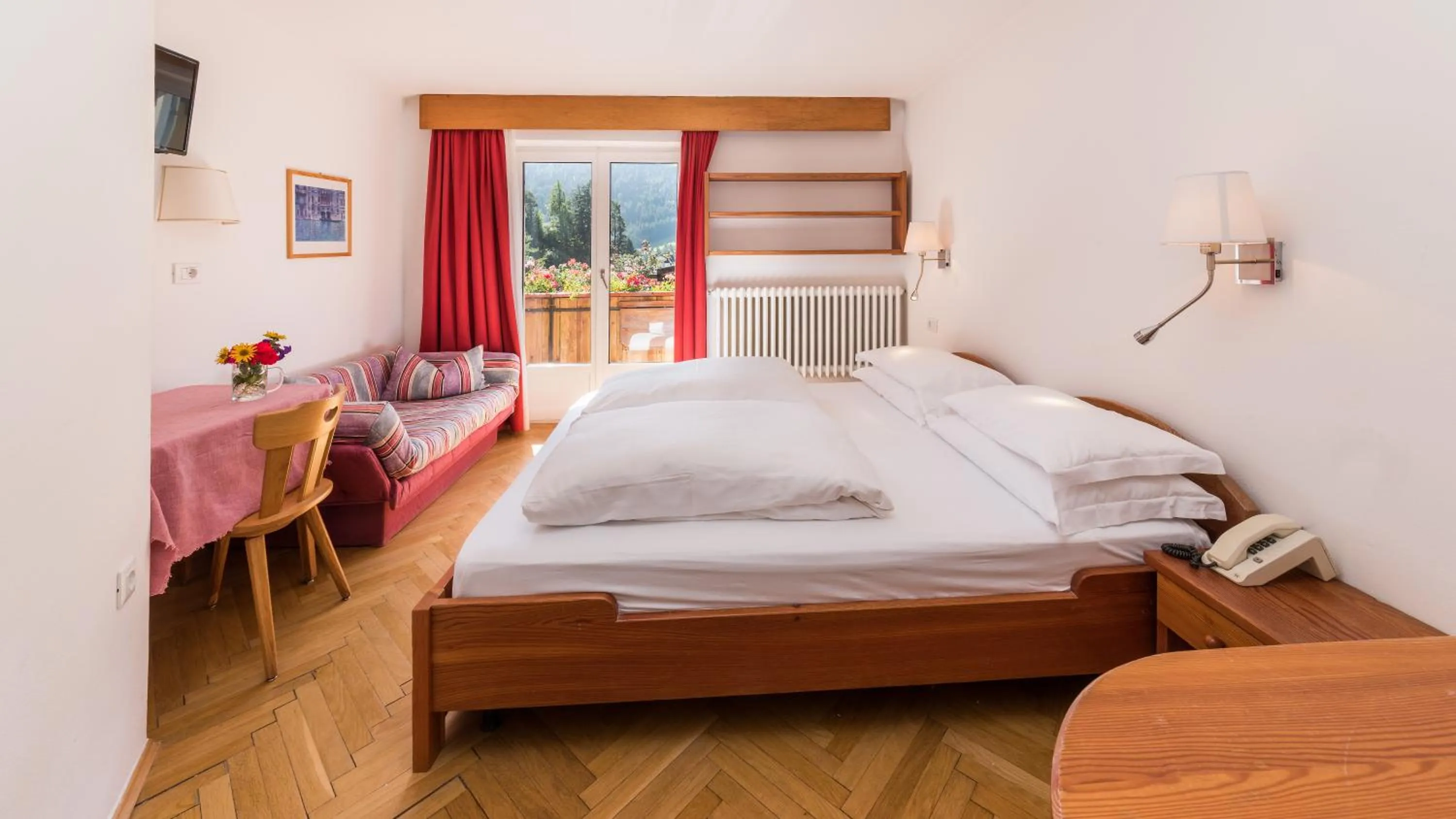 Bed in AppartChalet LA RONDULA - 100m from Seceda