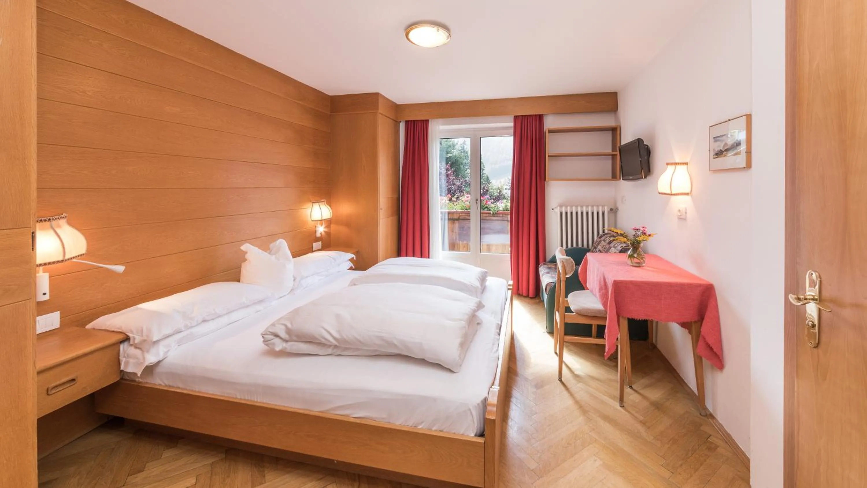 Bed in AppartChalet LA RONDULA - 100m from Seceda