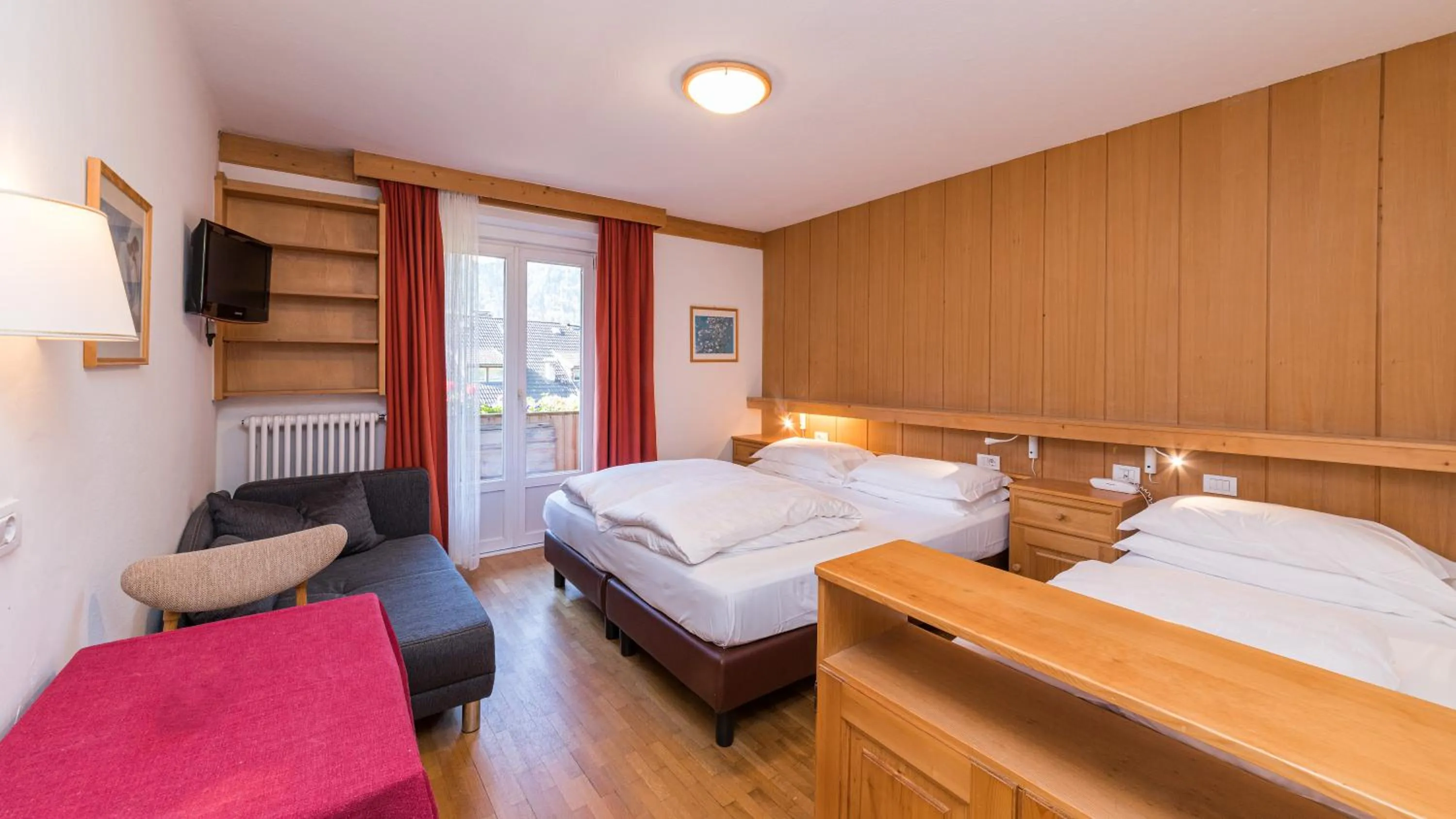 Bed in AppartChalet LA RONDULA - 100m from Seceda