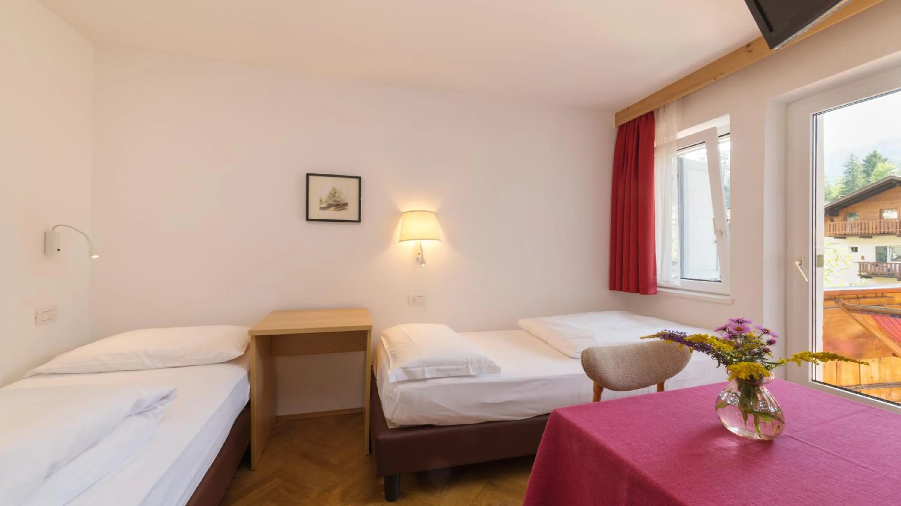 Bed in AppartChalet LA RONDULA - 100m from Seceda