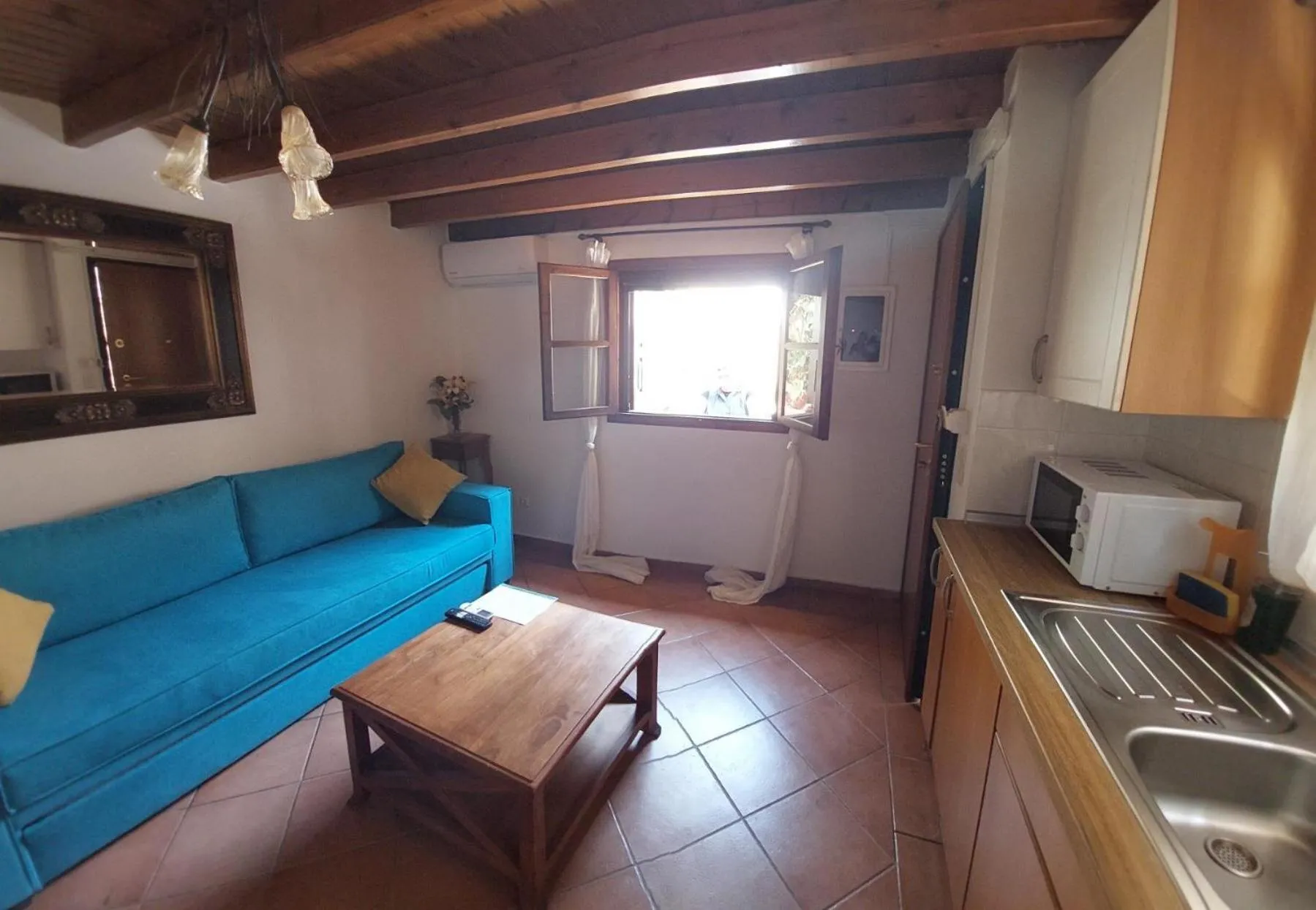 Seating area in Petrino