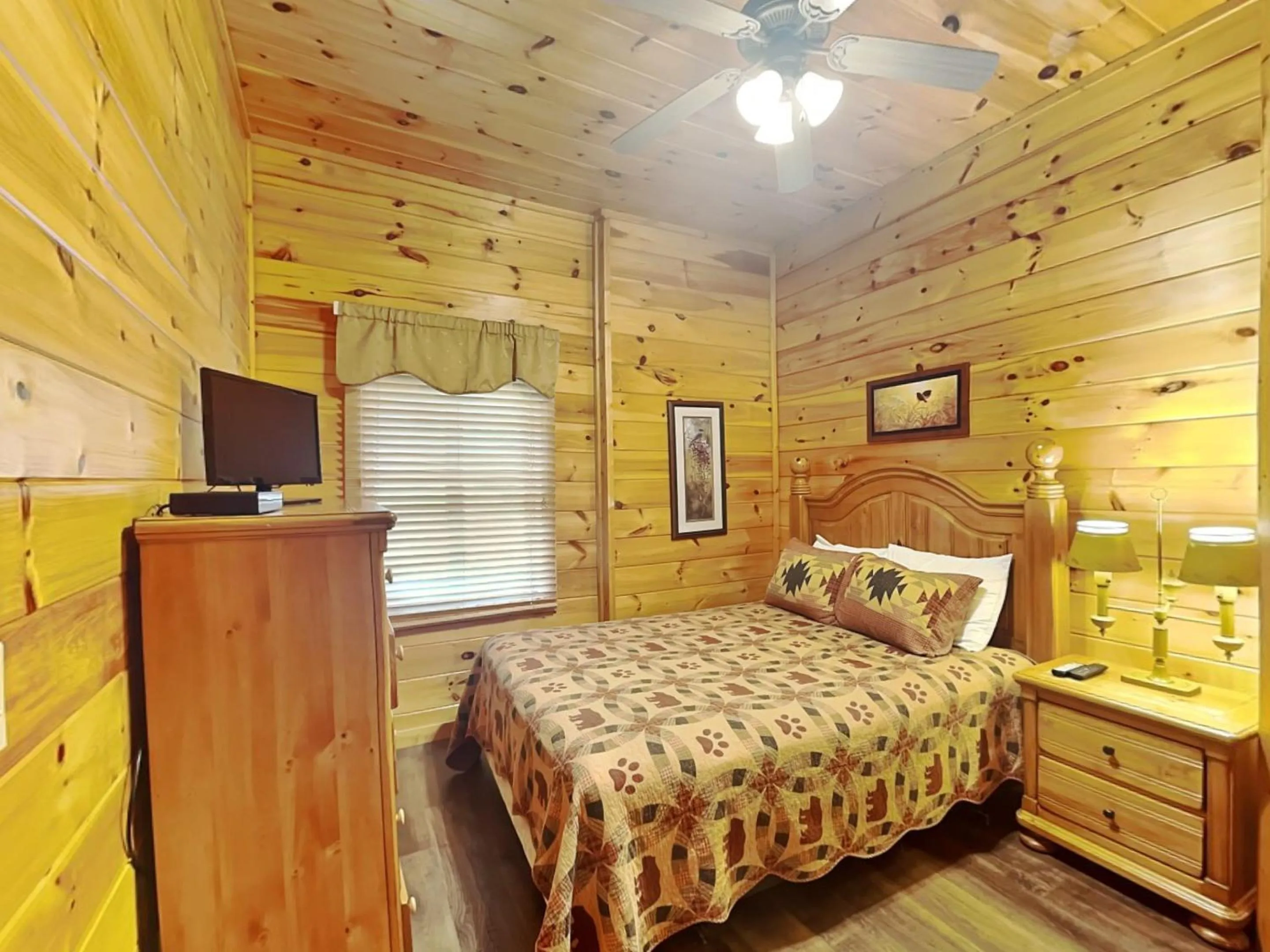 Property building, Bed in Aspens Envy