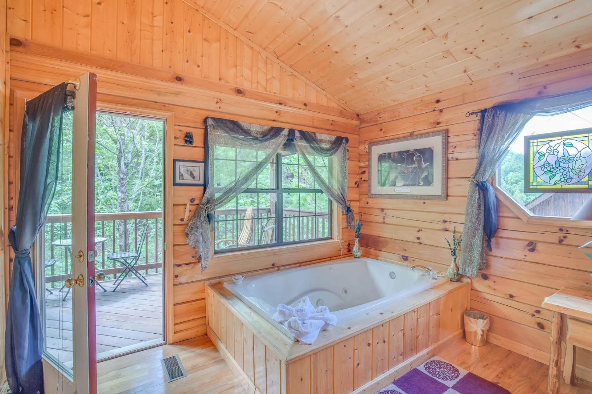 Property building, Bed in Bear Escape