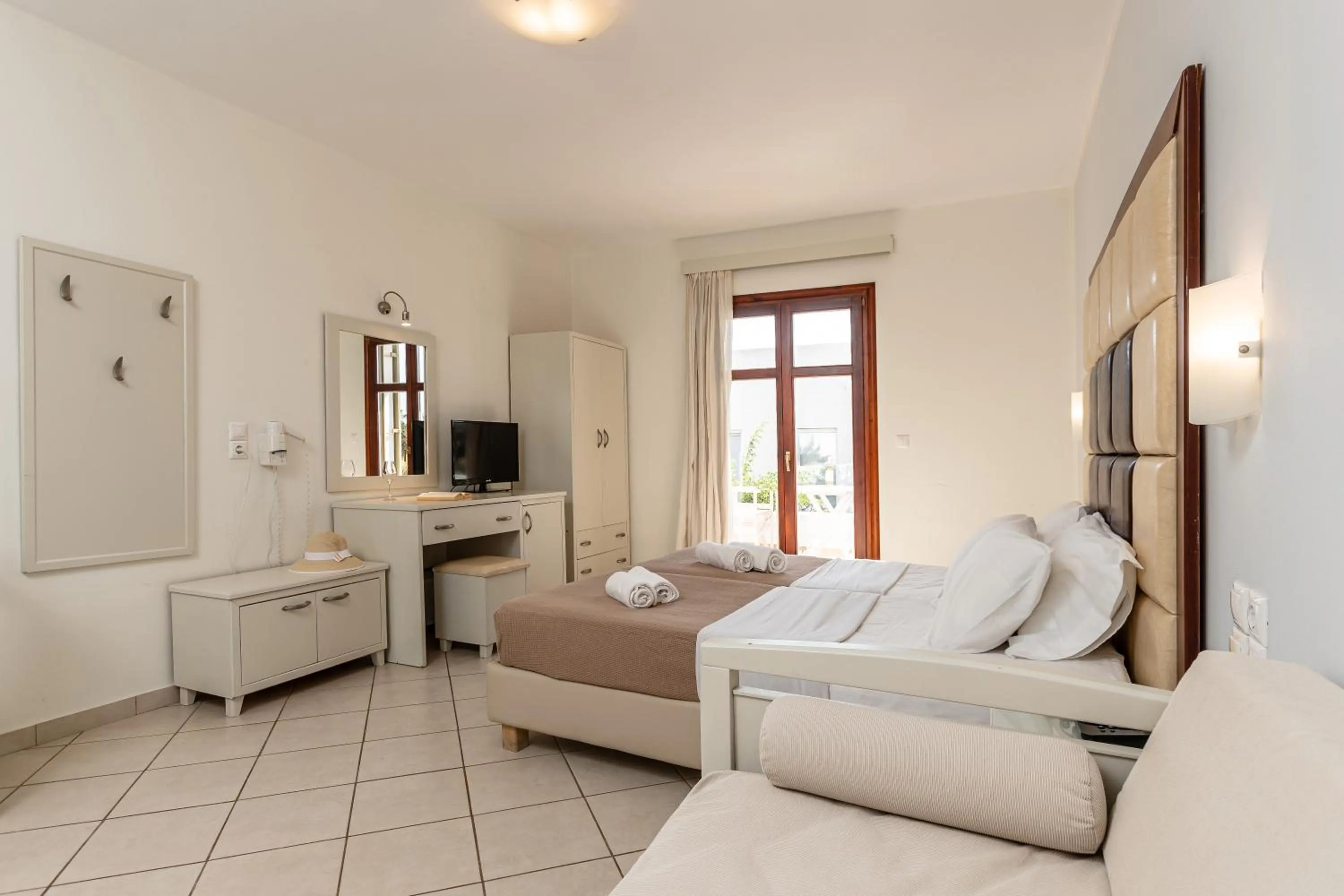 Bed in Plaka Hotel II