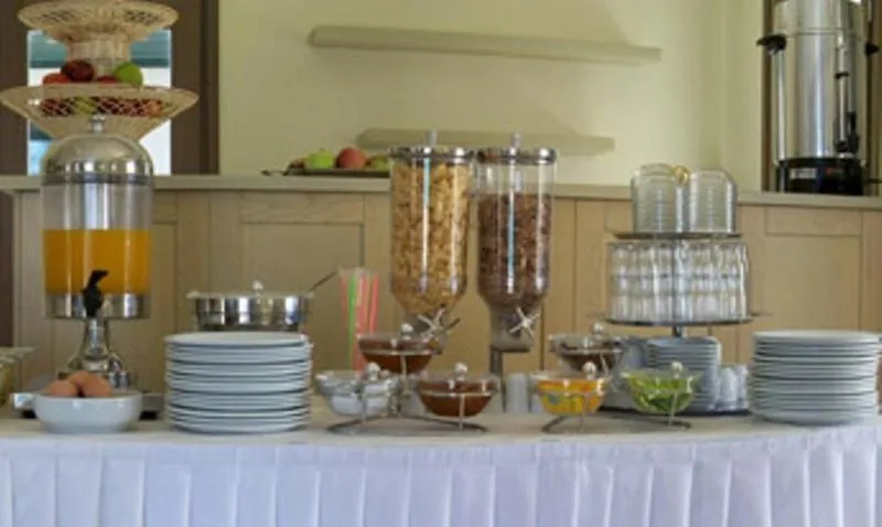 Food in Plaka Hotel II