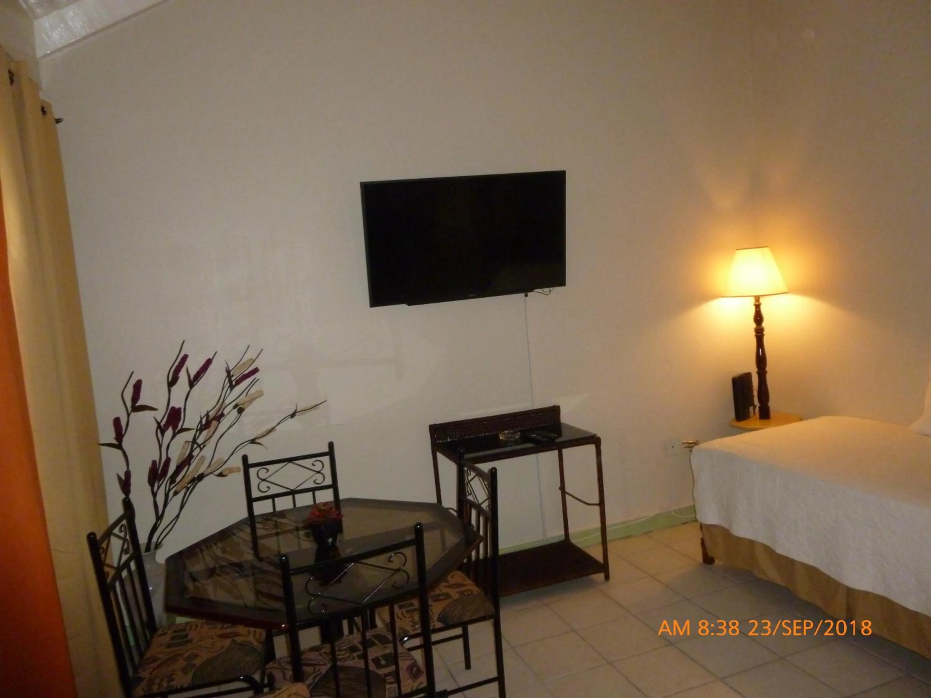 Dining area, Bed in SandCastles # E26