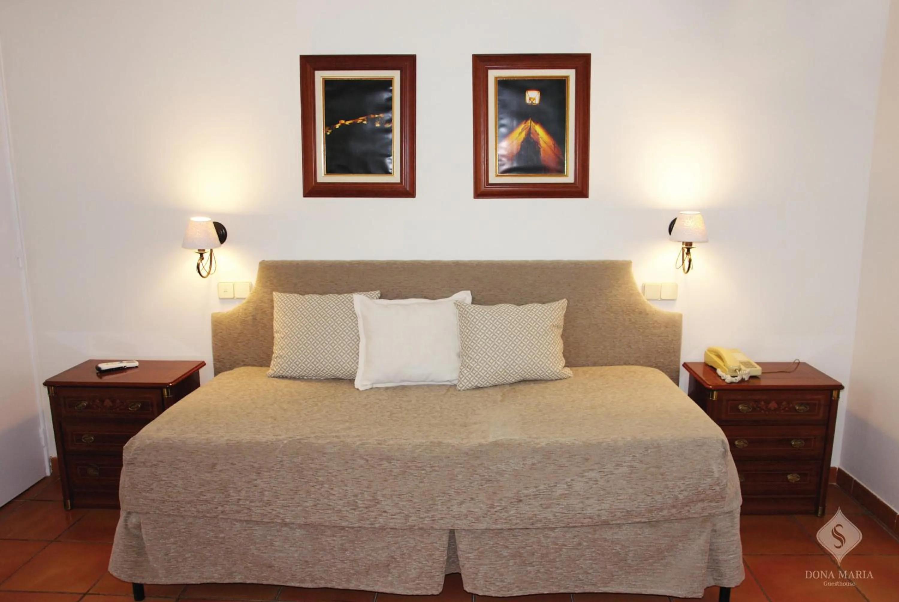 Bedroom, Bed in Dona Maria