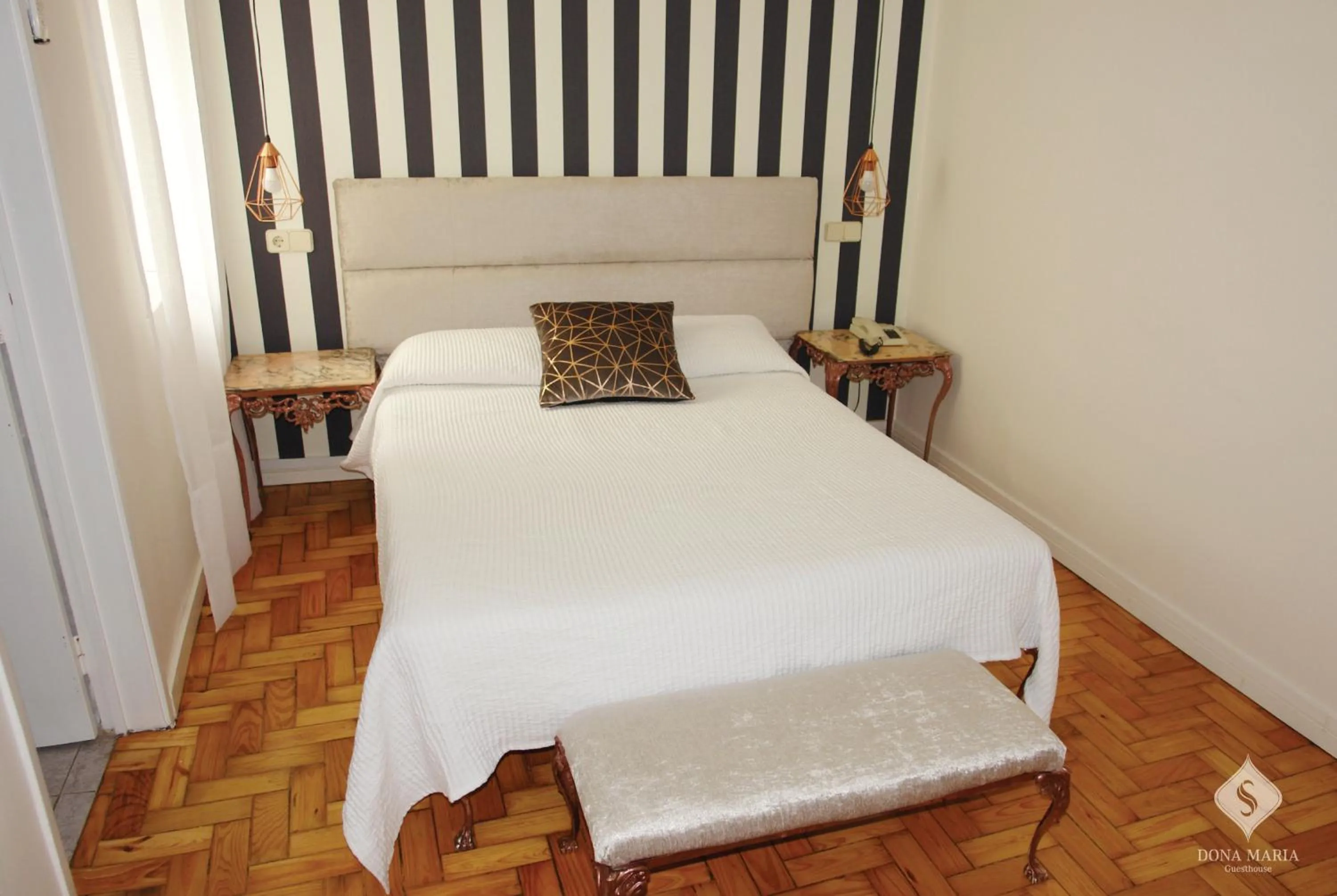 Bedroom, Bed in Dona Maria