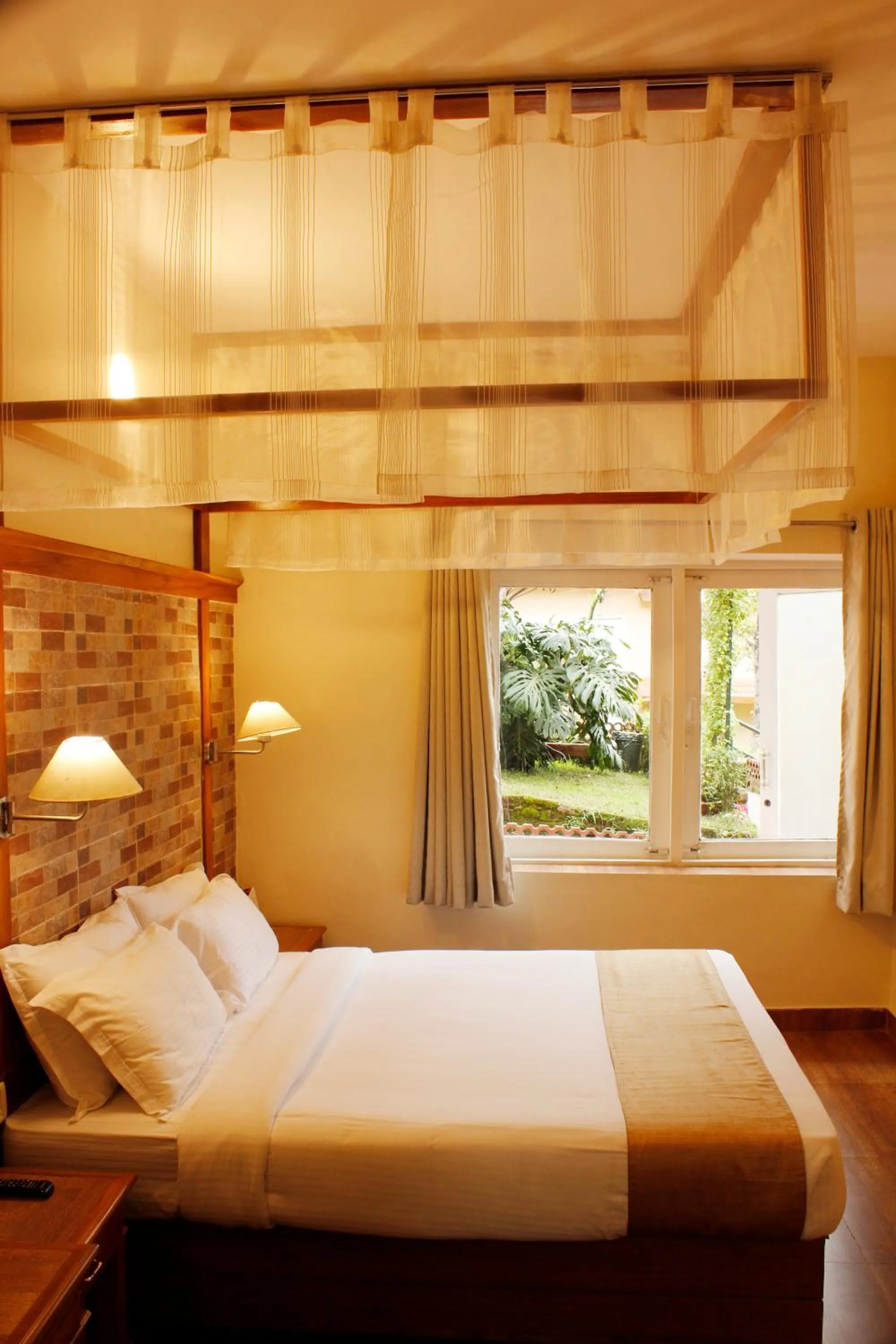 Inner courtyard view, Bed in Kodai Resort Hotel, Kodaikanal