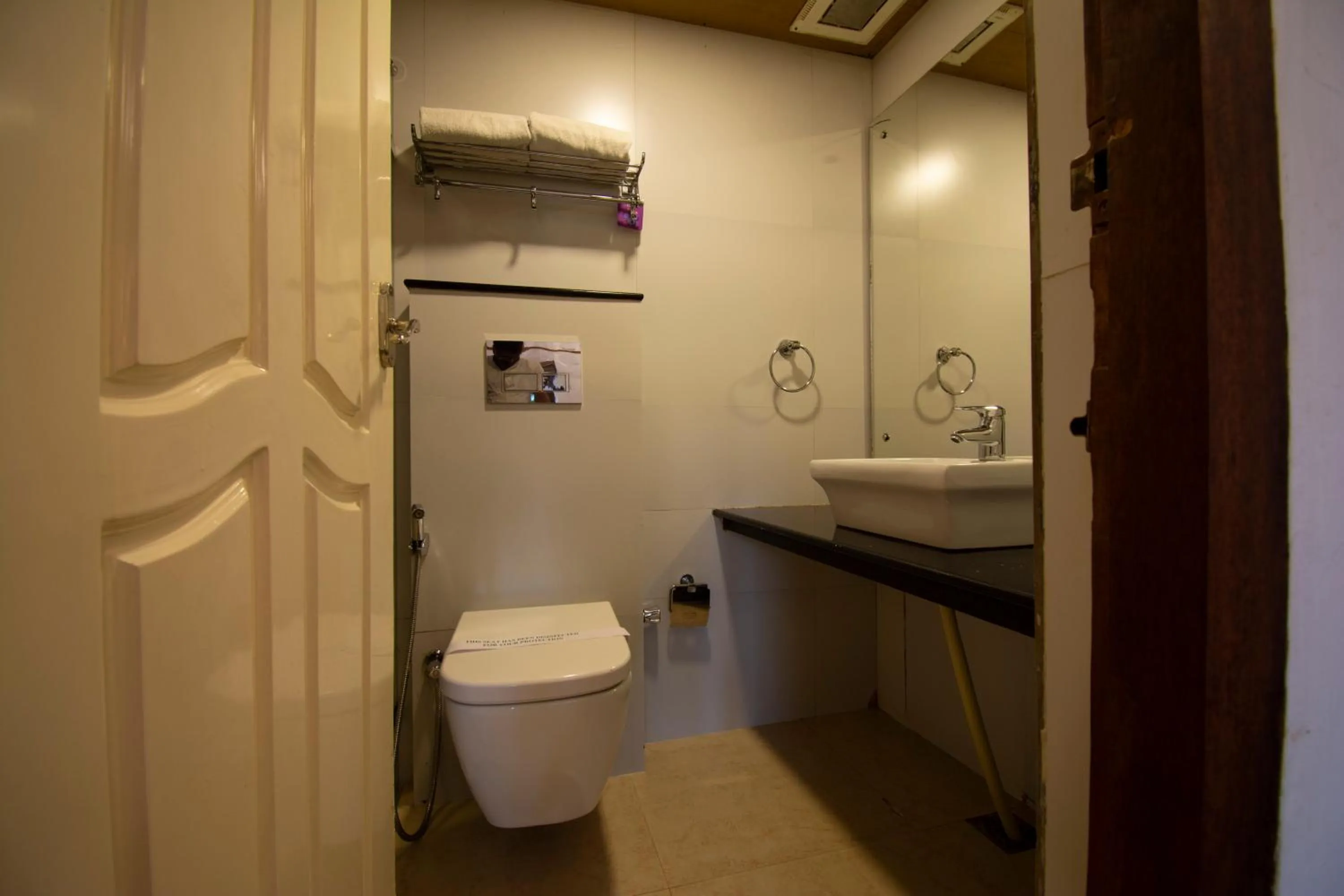 Bathroom in Kodai Resort Hotel, Kodaikanal