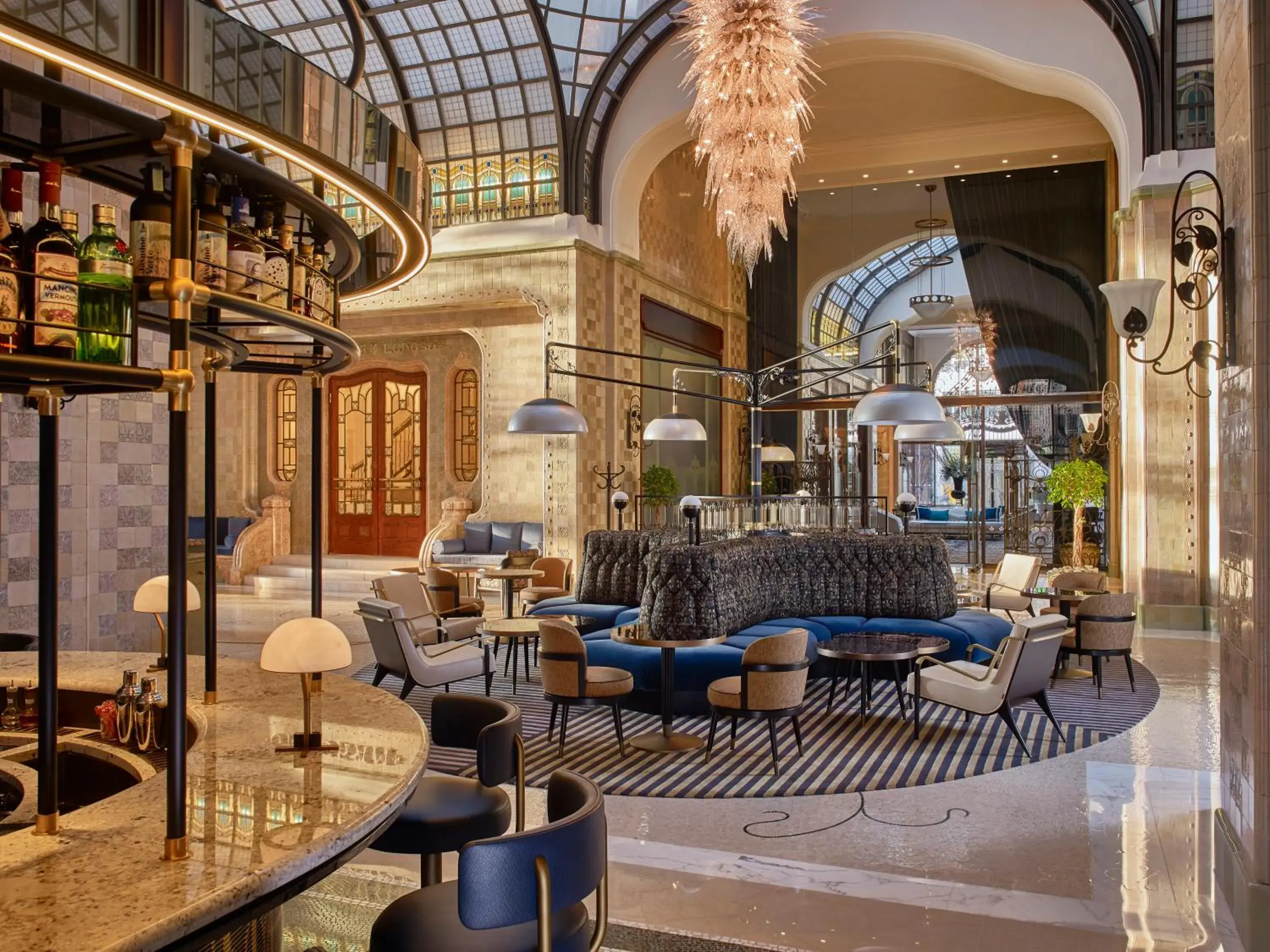 Lounge or bar in Four Seasons Hotel Gresham Palace Budapest Lounge or bar in Four Seasons Hotel Gresham Palace Budapest