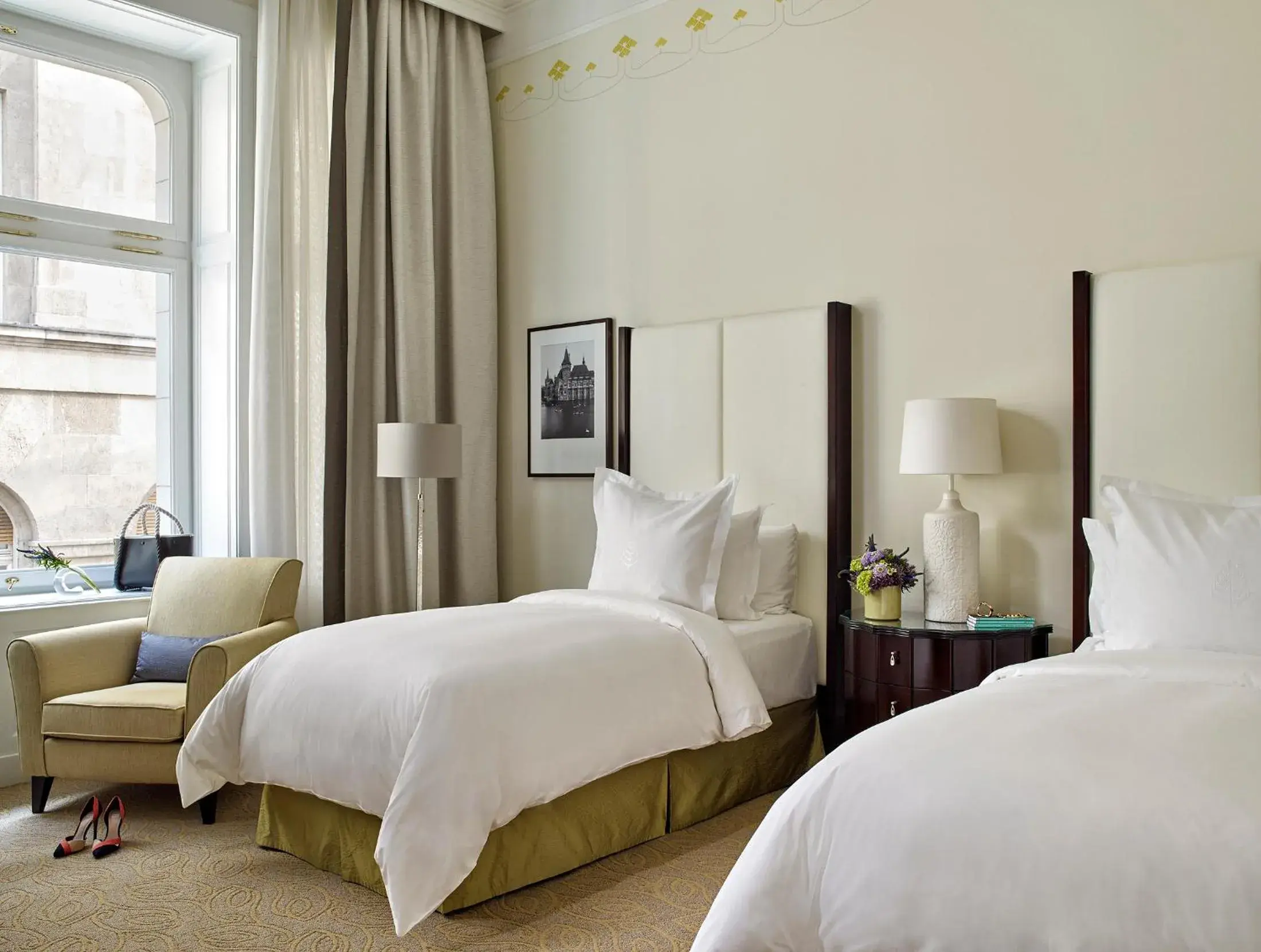 Photo of the whole room, Bed in Four Seasons Hotel Gresham Palace Budapest Photo of the whole room, Bed in Four Seasons Hotel Gresham Palace Budapest