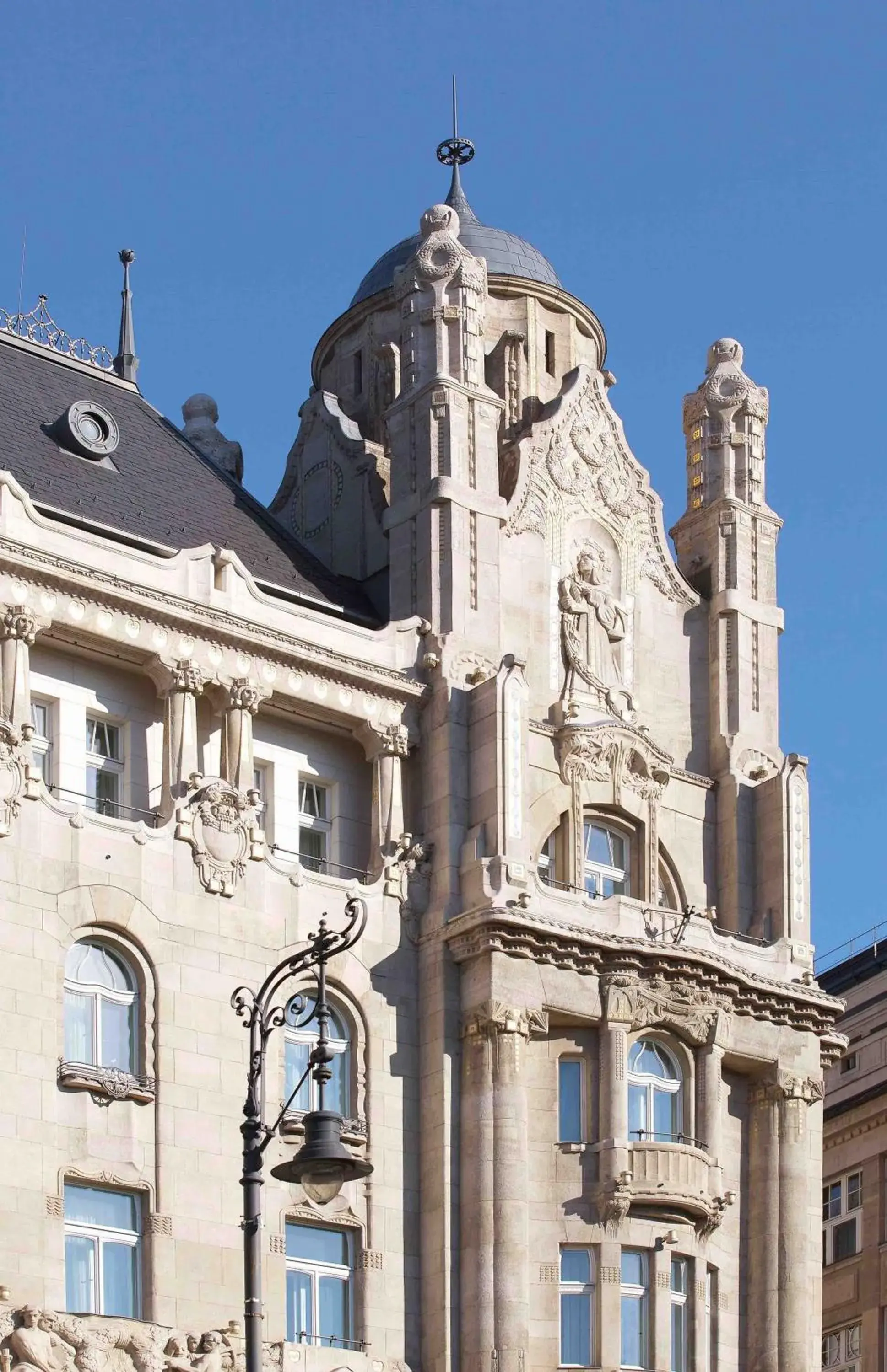 Facade/entrance in Four Seasons Hotel Gresham Palace Budapest Facade/entrance in Four Seasons Hotel Gresham Palace Budapest