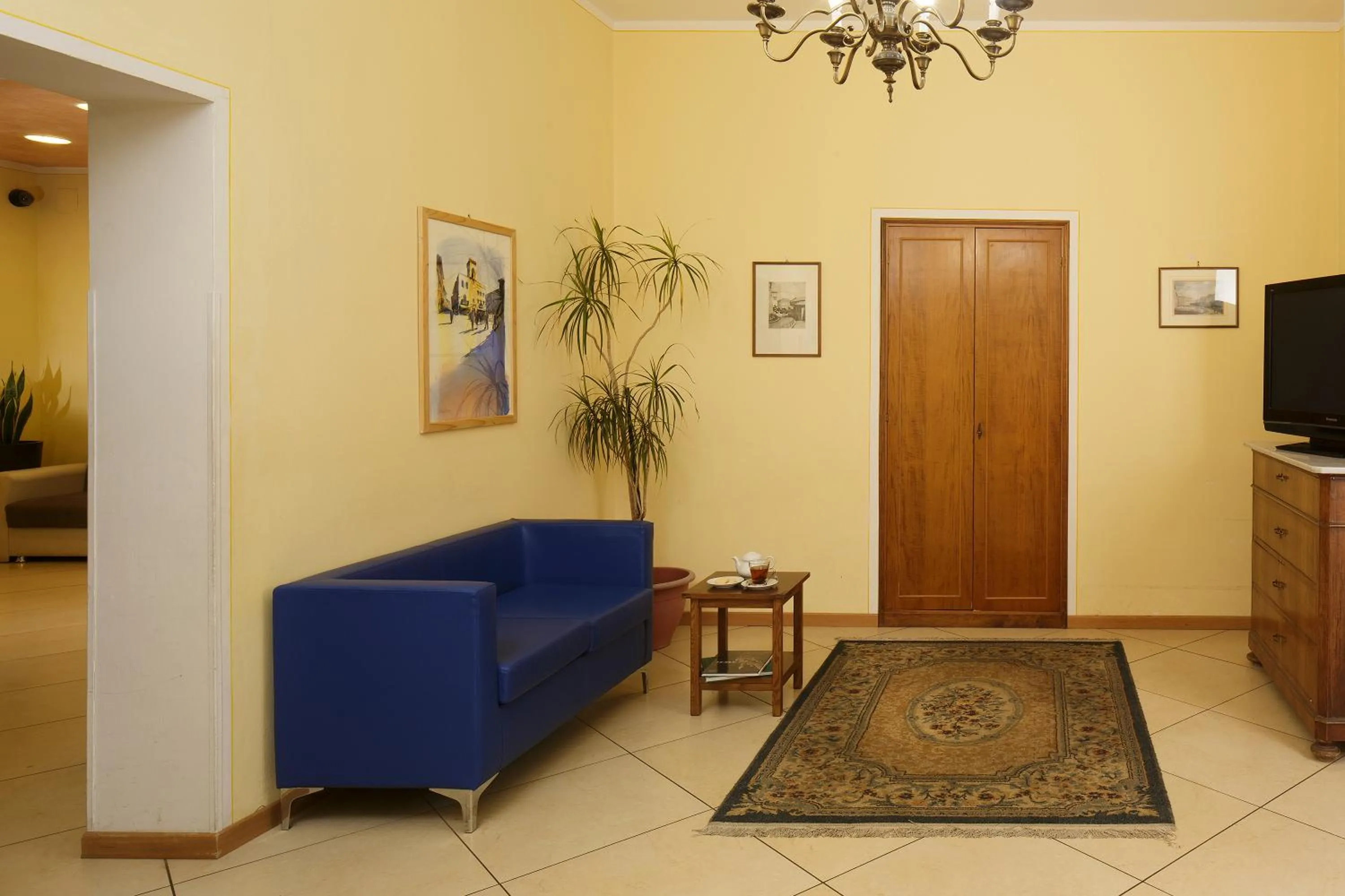 Communal lounge/ TV room in Hotel Sacro Cuore