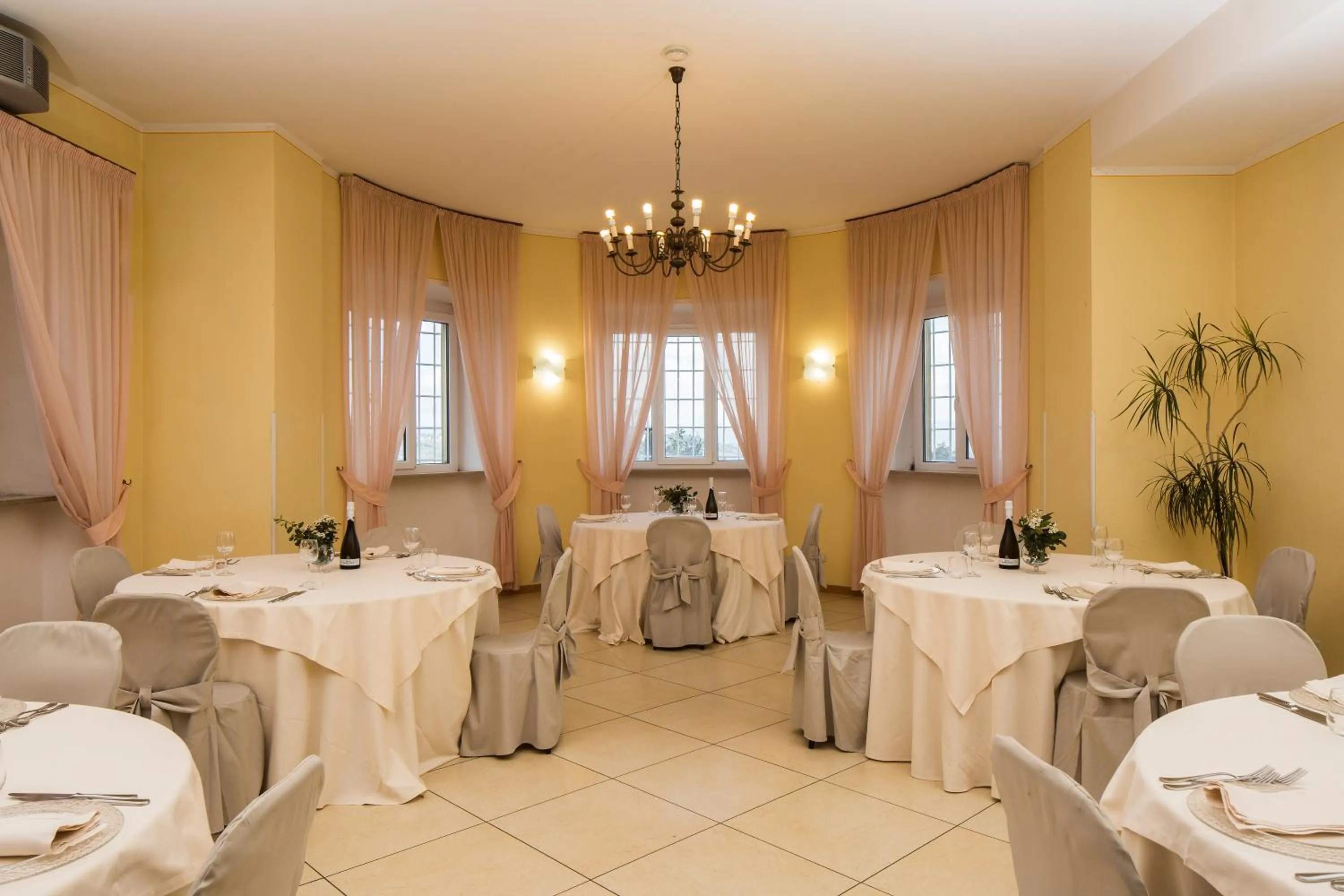 Restaurant/places to eat in Hotel Sacro Cuore