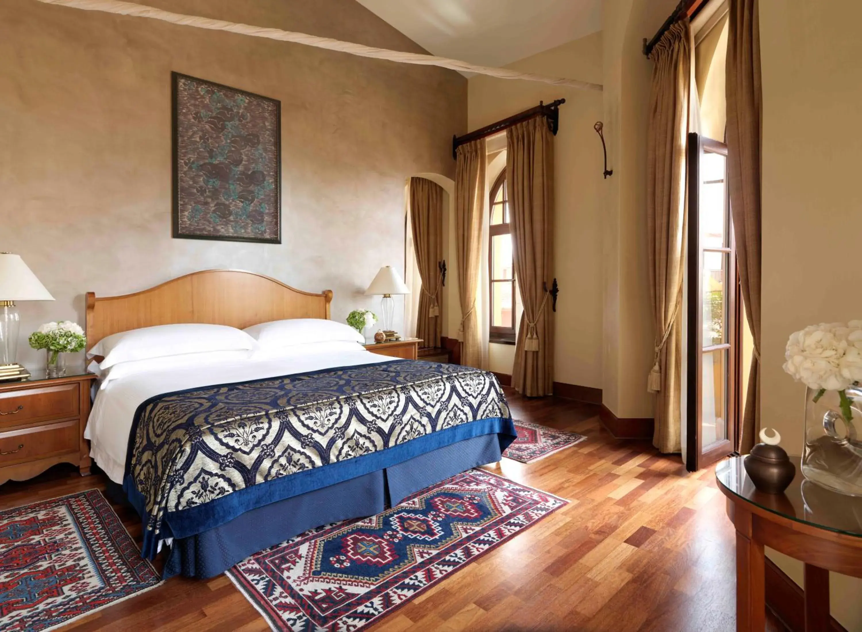 Photo of the whole room, Bed in Four Seasons Hotel Istanbul at Sultanahmet Photo of the whole room, Bed in Four Seasons Hotel Istanbul at Sultanahmet