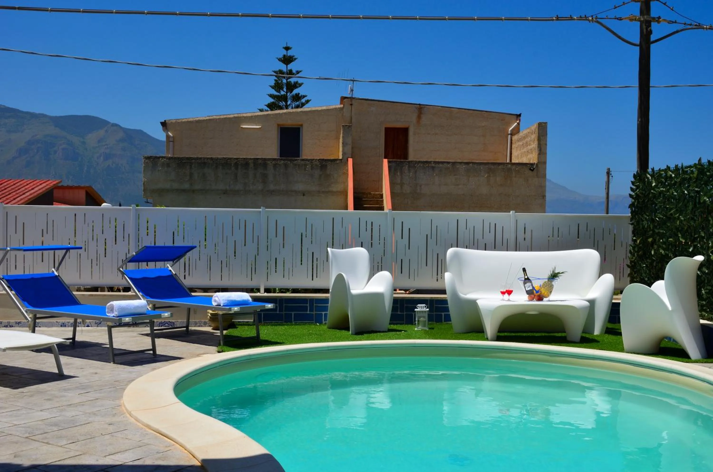 Swimming pool in Villa con piscina Alcamo Marina