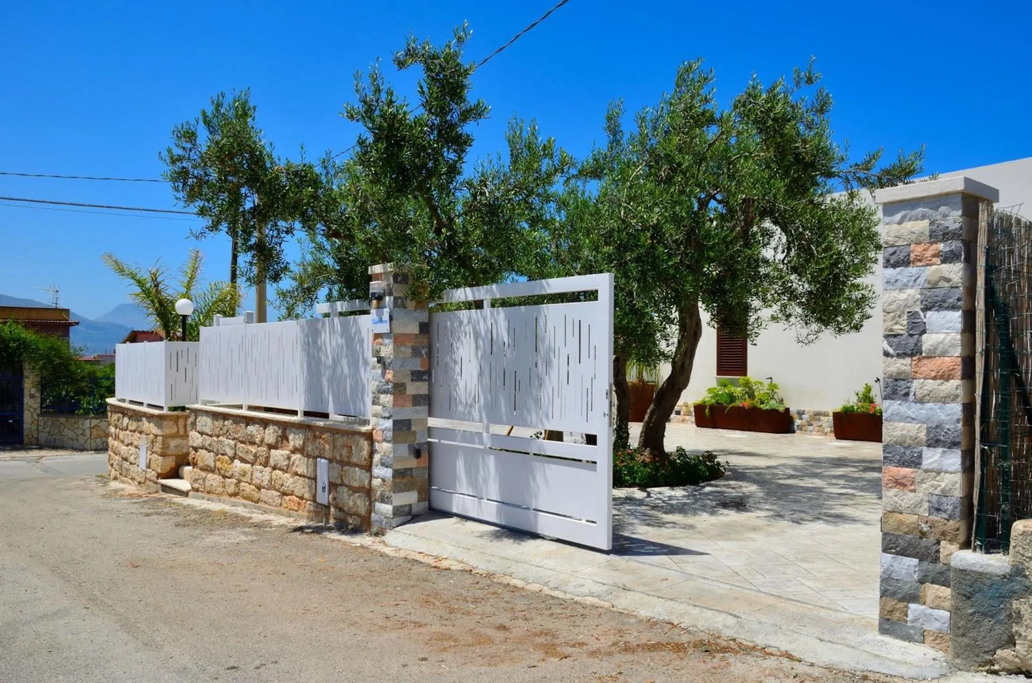 Facade/entrance in Villa con piscina Alcamo Marina