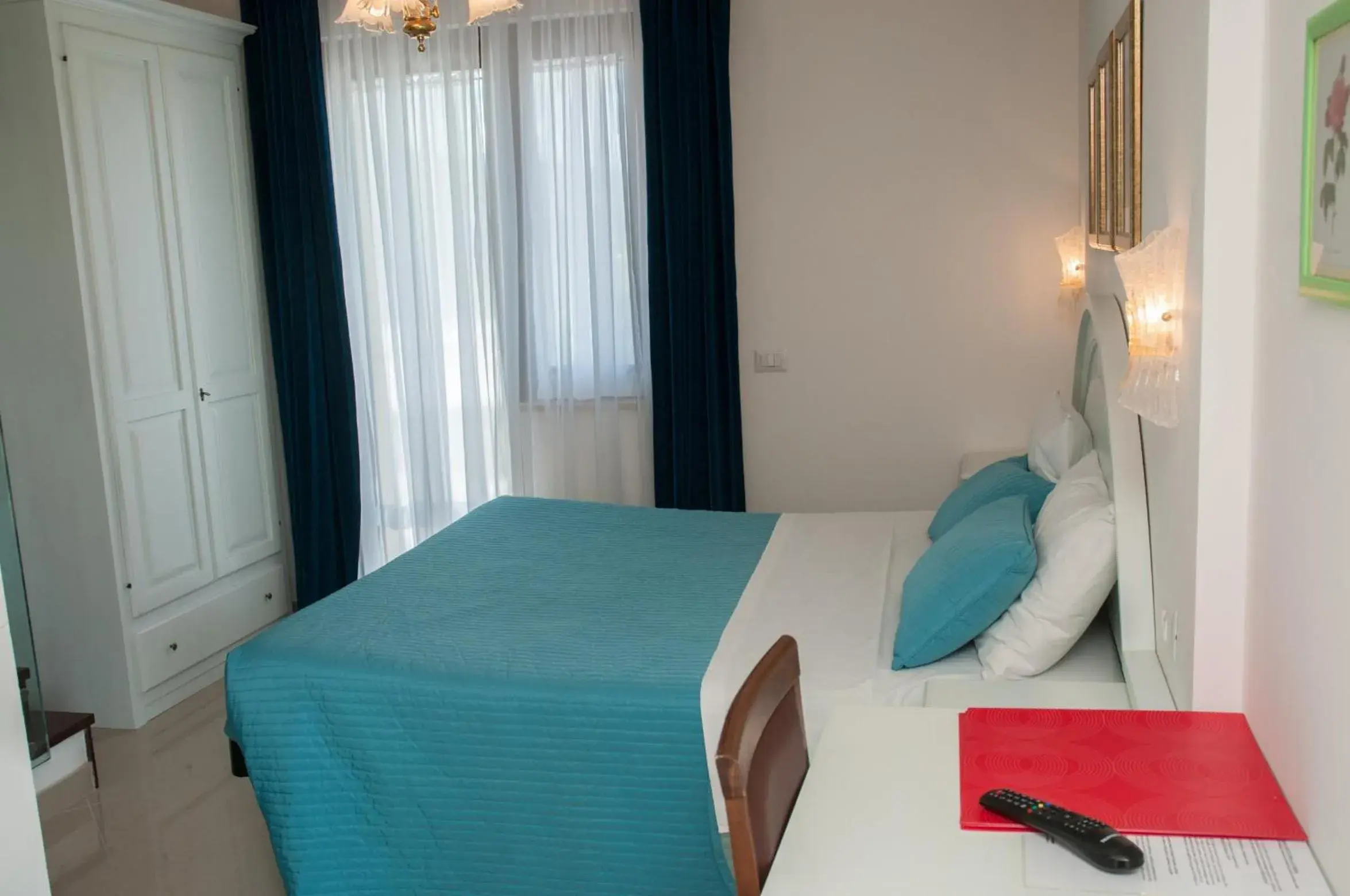 Double or Twin Room in Agriturismo Il Casale di Monica Double or Twin Room in Agriturismo Il Casale di Monica