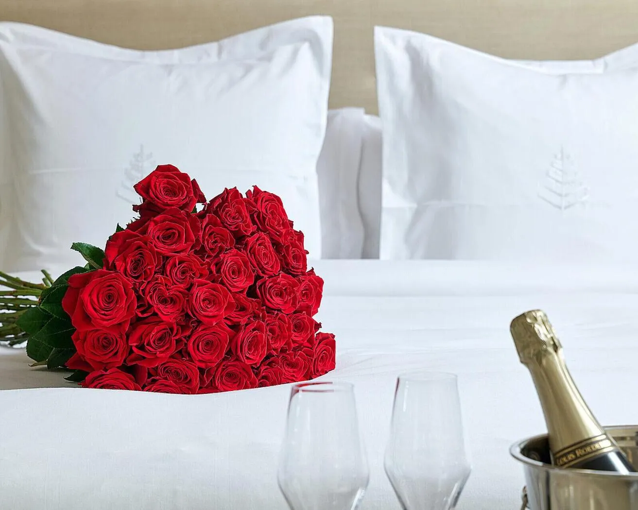 Food and drinks, Bed in Four Seasons Hotel Prague