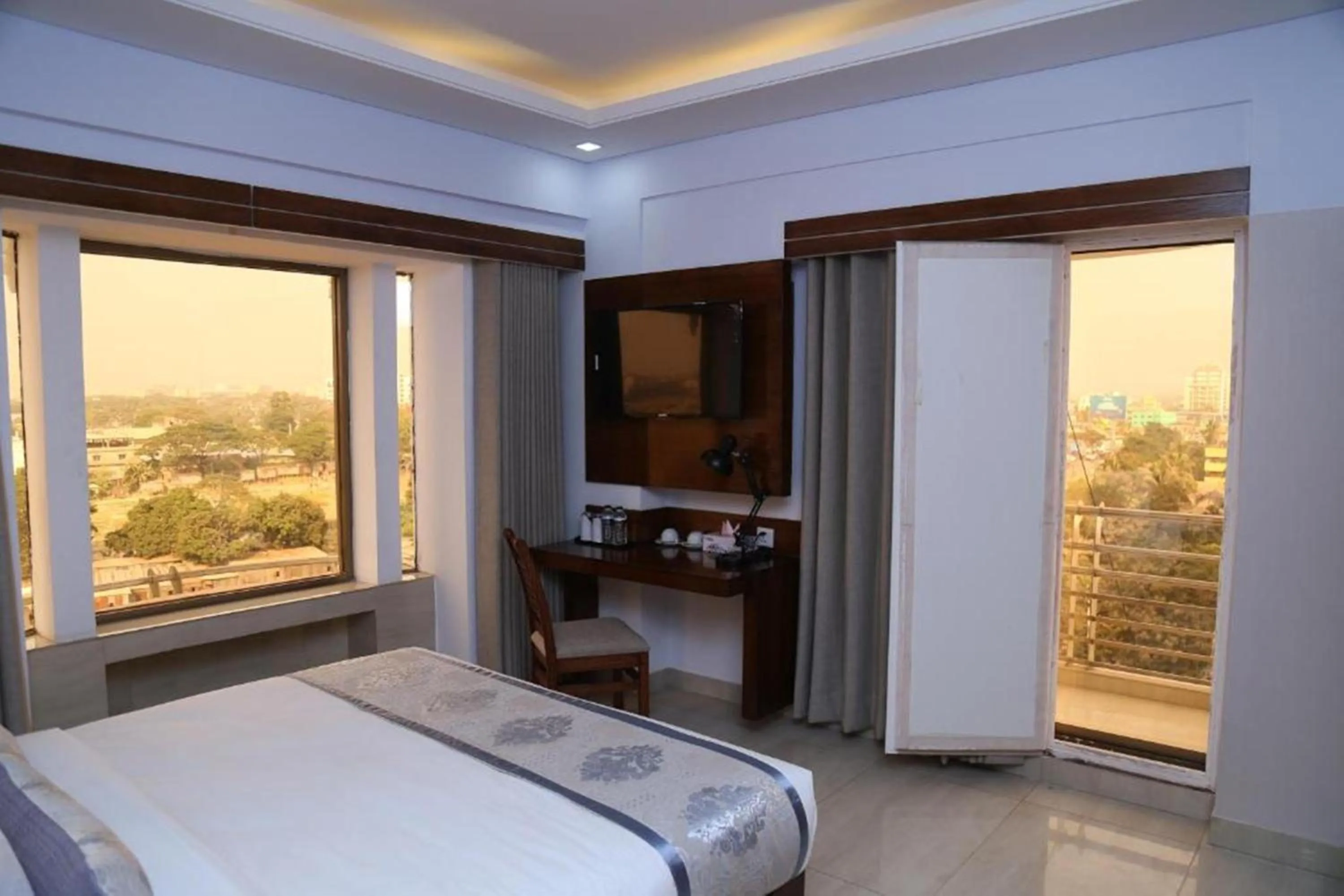 Bed in White Palace Hotel