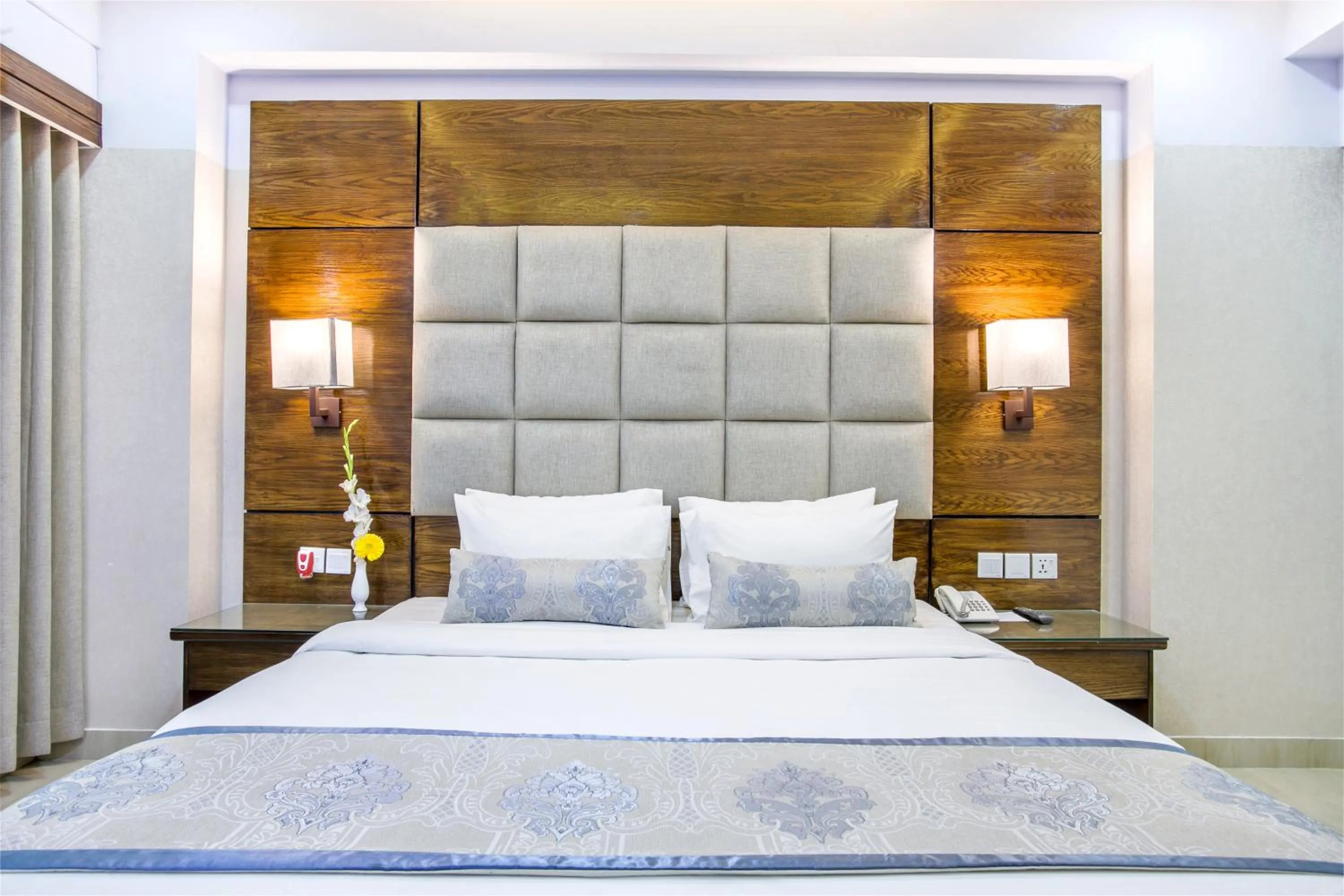 Bedroom, Bed in White Palace Hotel