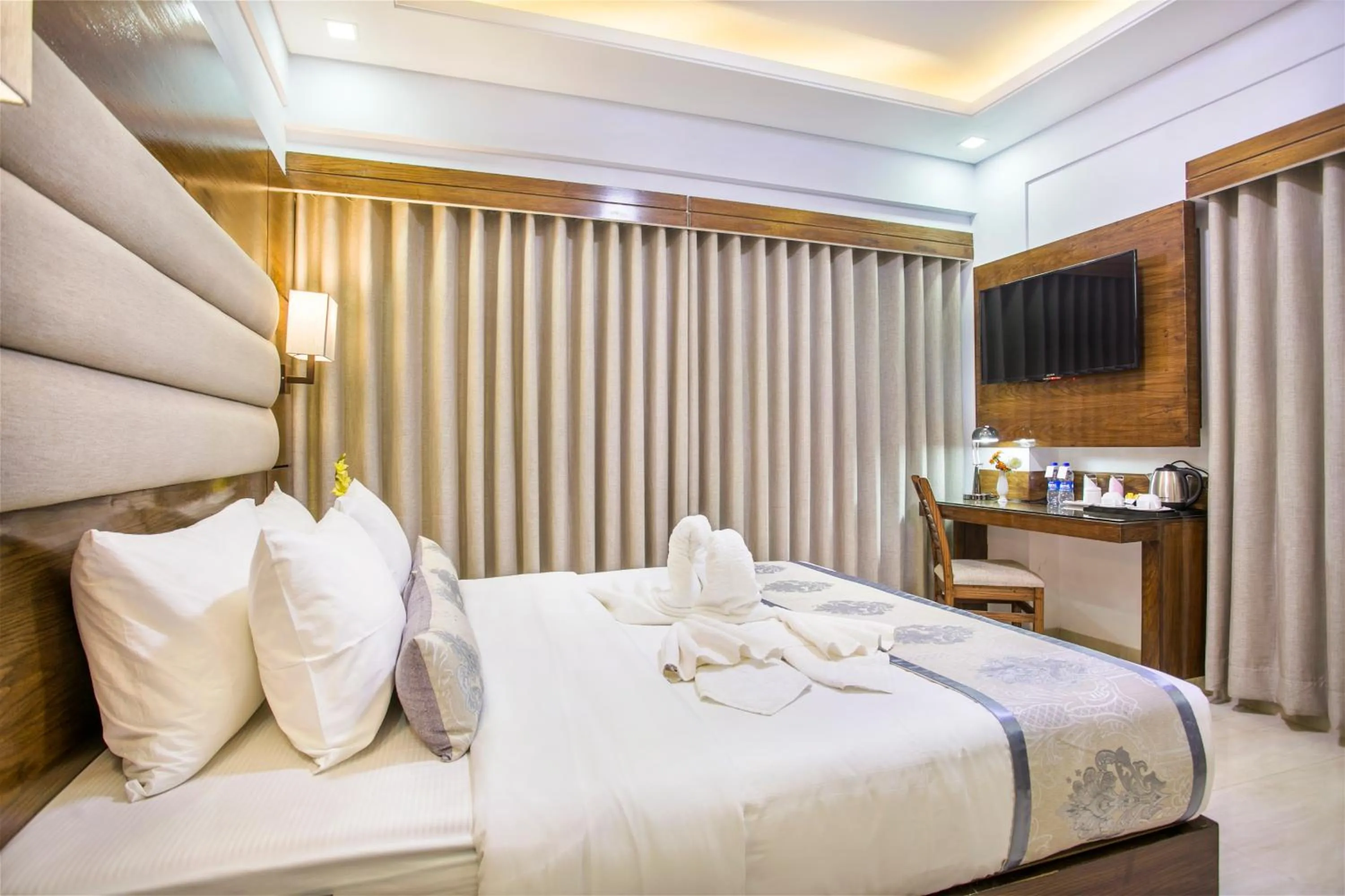 Bedroom, Bed in White Palace Hotel