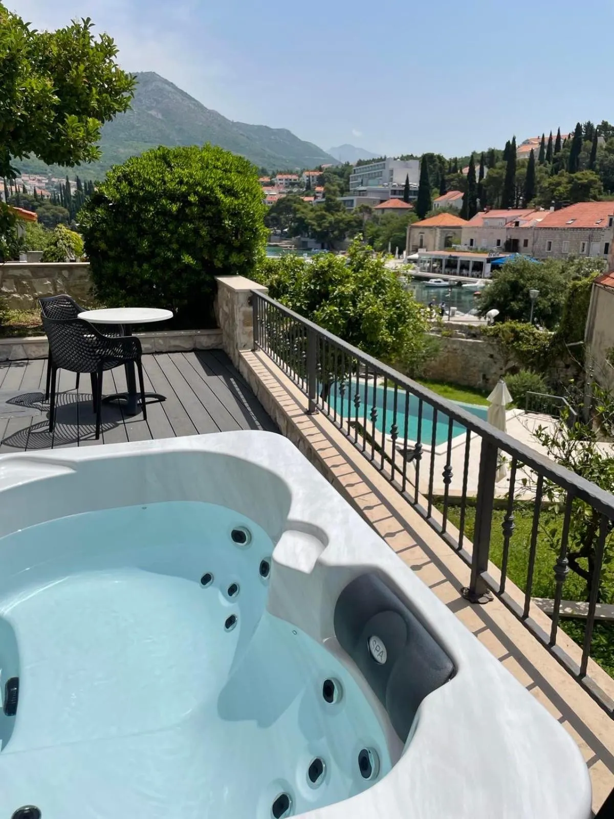 Hot Tub in Apartments Kralj Ana