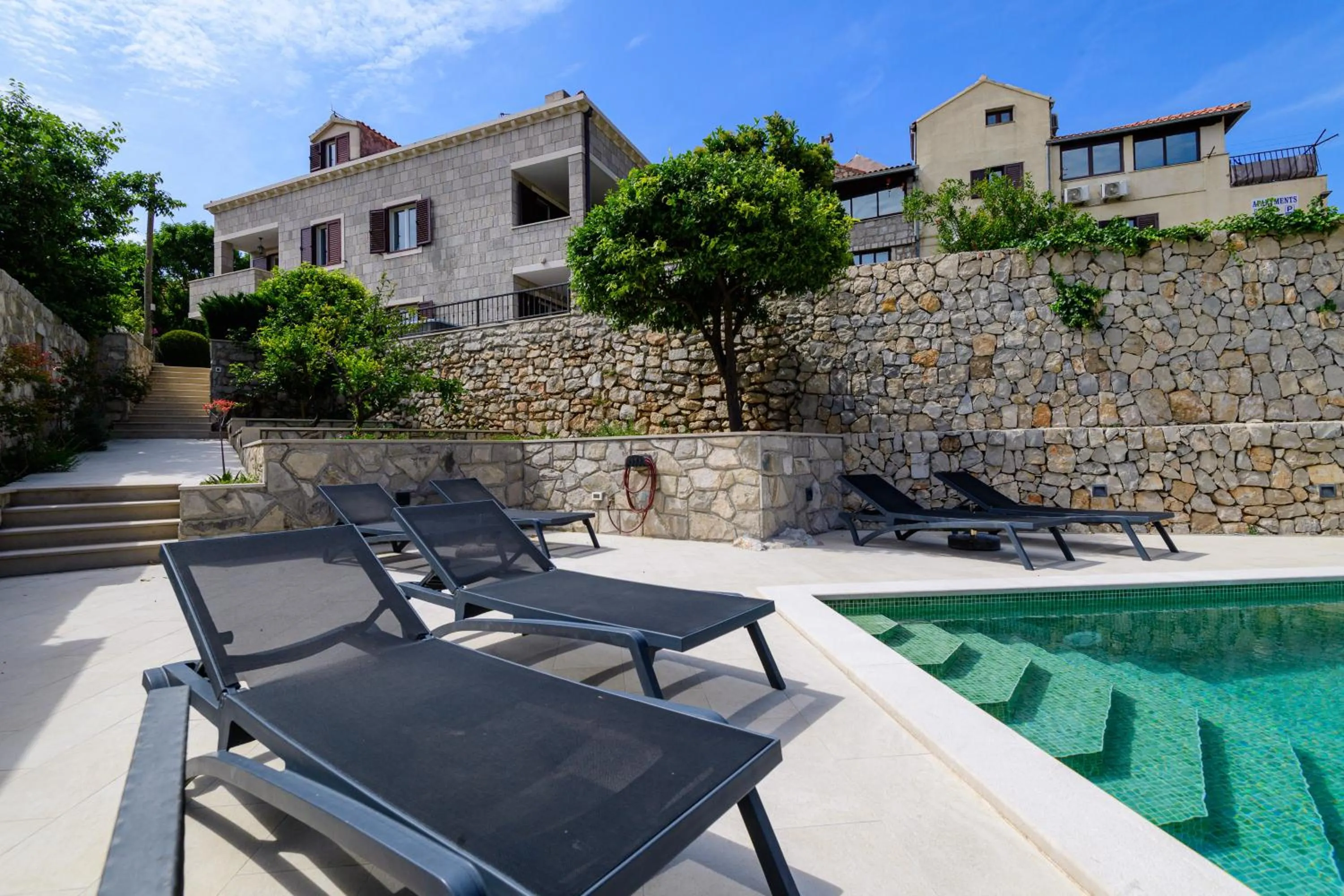 Apartments Kralj Ana