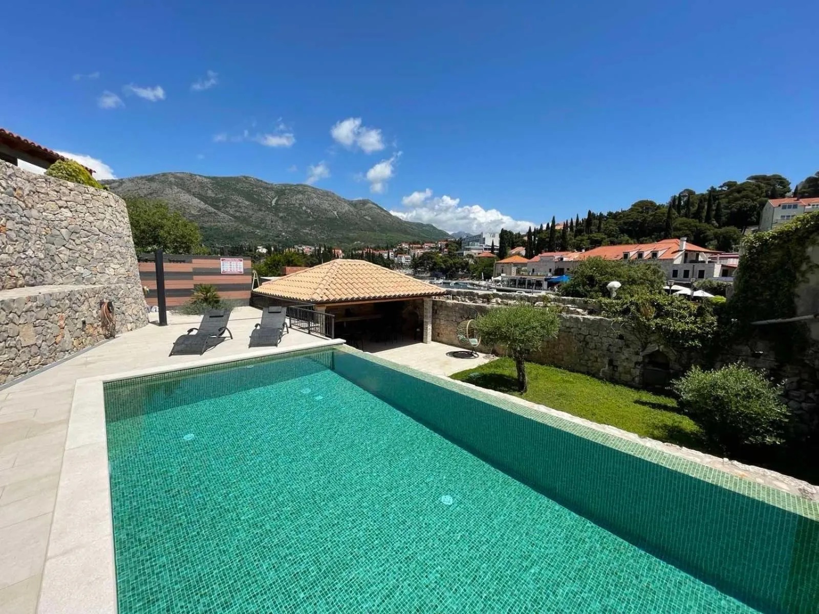Swimming pool in Apartments Kralj Ana