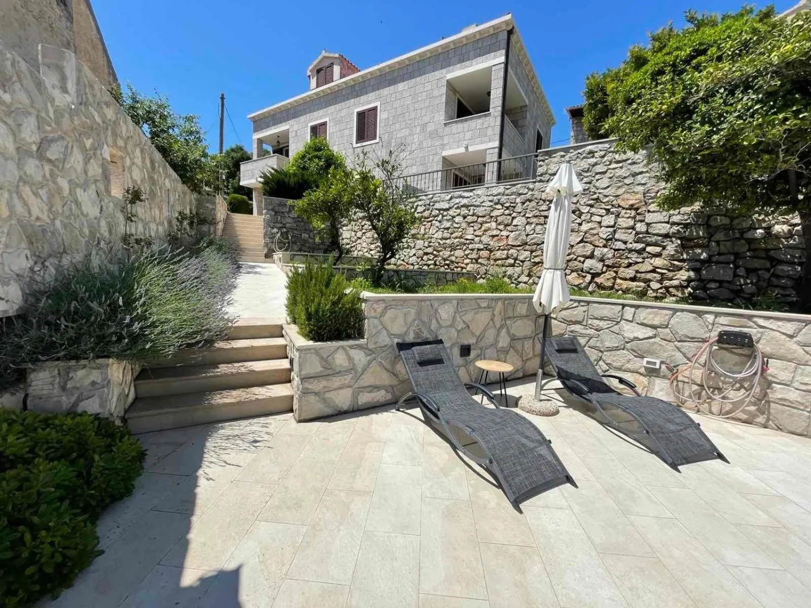 Property building in Apartments Kralj Ana