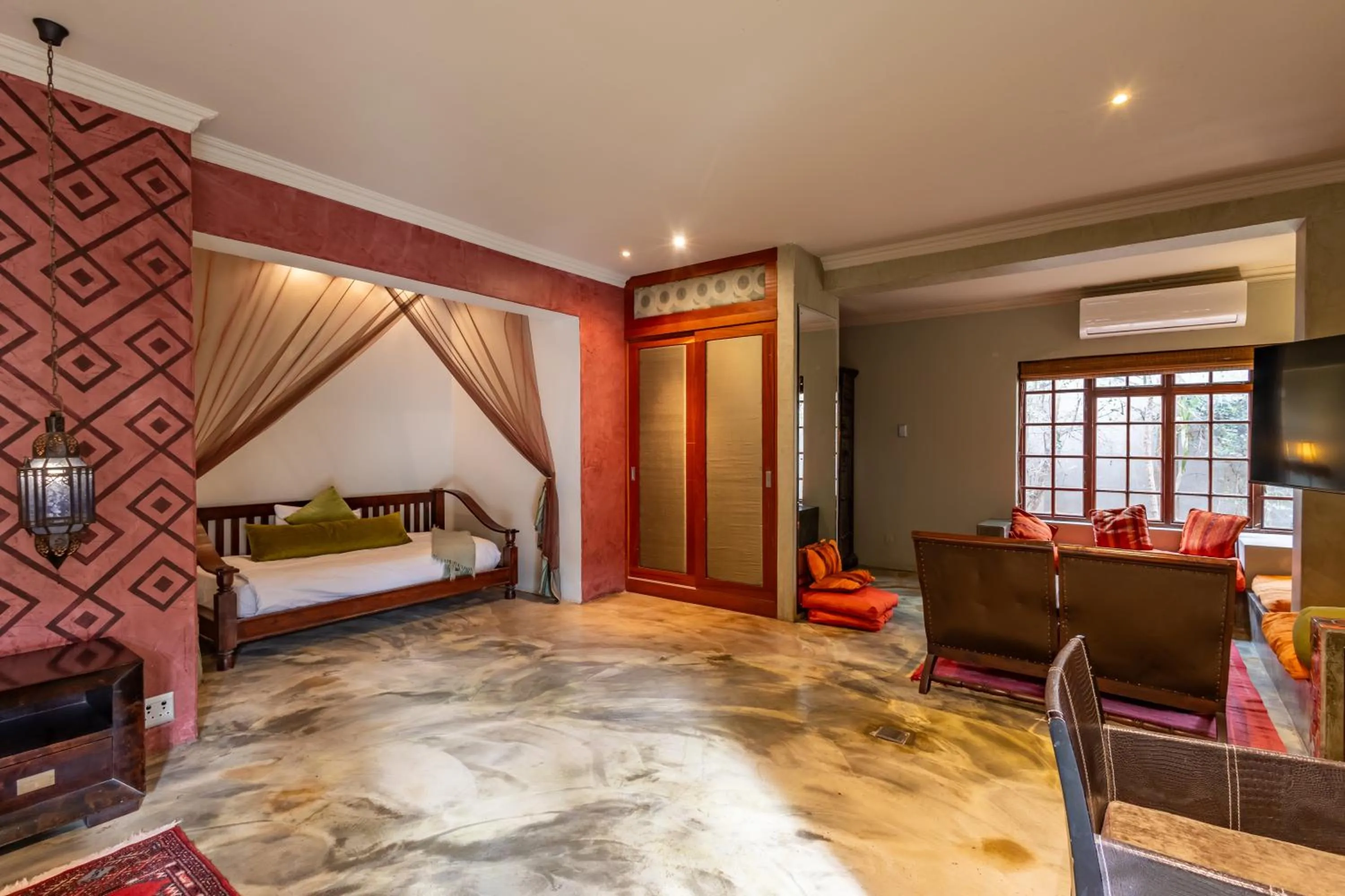 TV and multimedia, Bed in Singa Lodge - Lion Roars Hotels & Lodges
