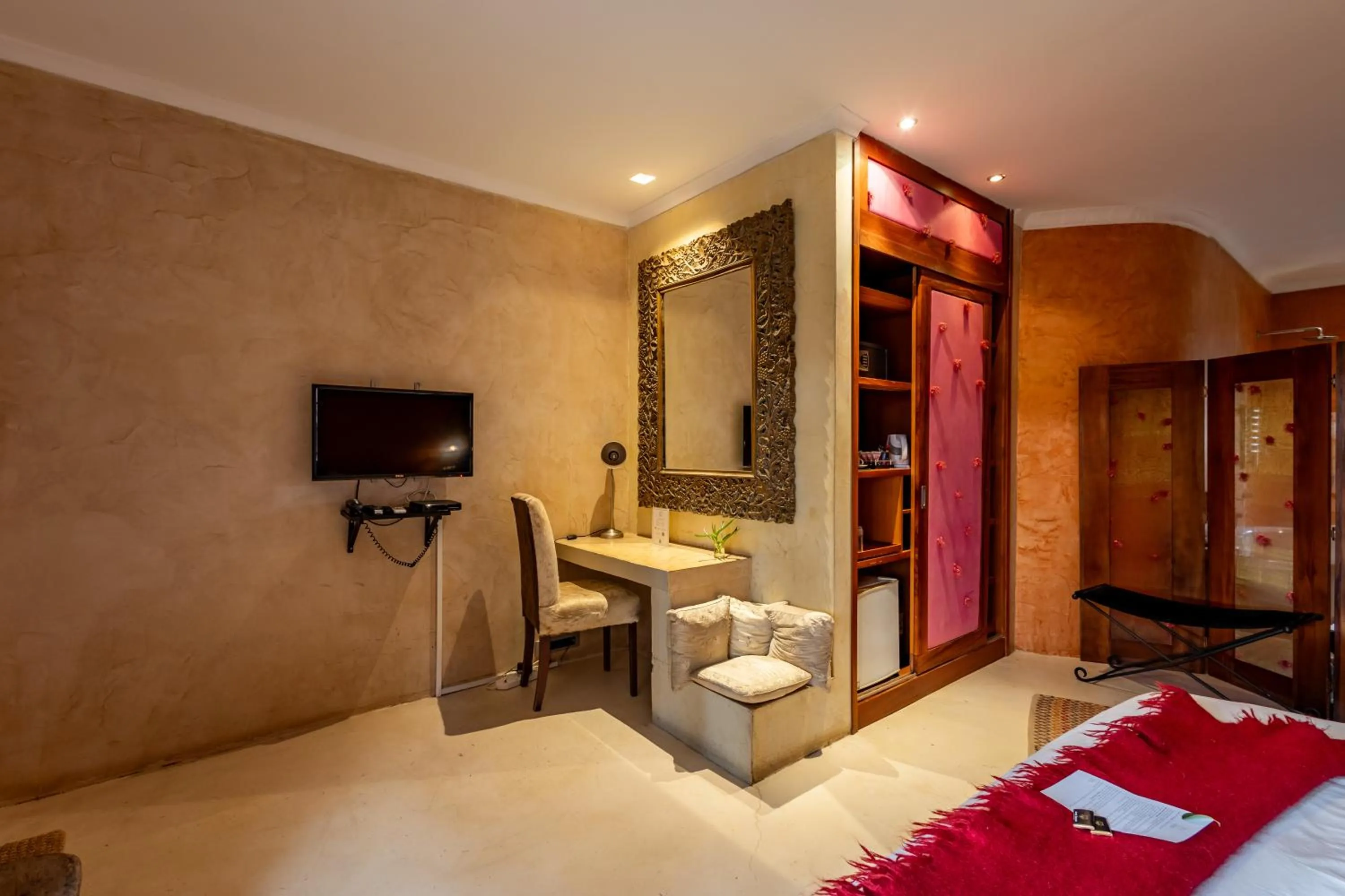 TV and multimedia, Bed in Singa Lodge - Lion Roars Hotels & Lodges