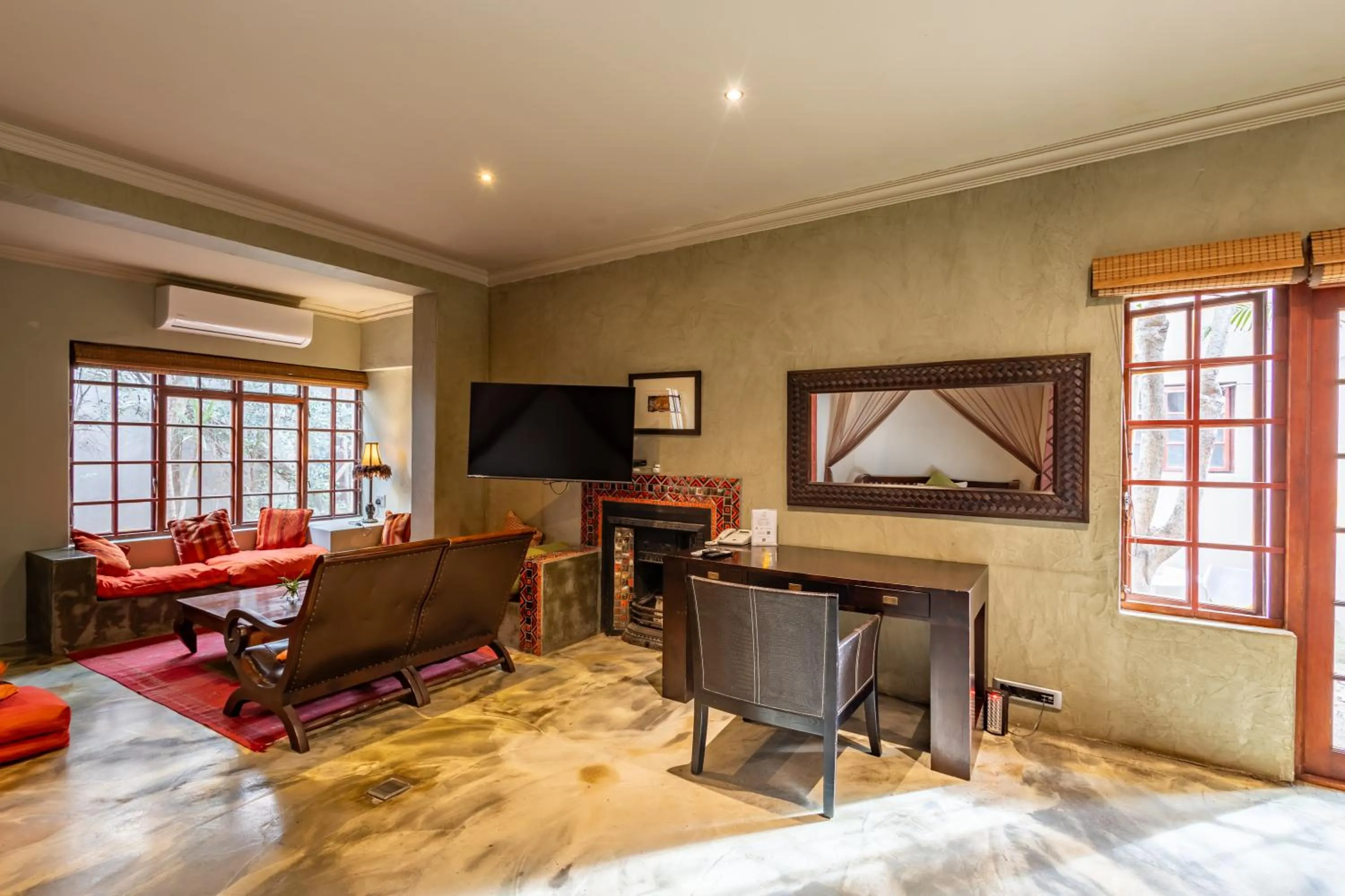 TV and multimedia in Singa Lodge - Lion Roars Hotels & Lodges