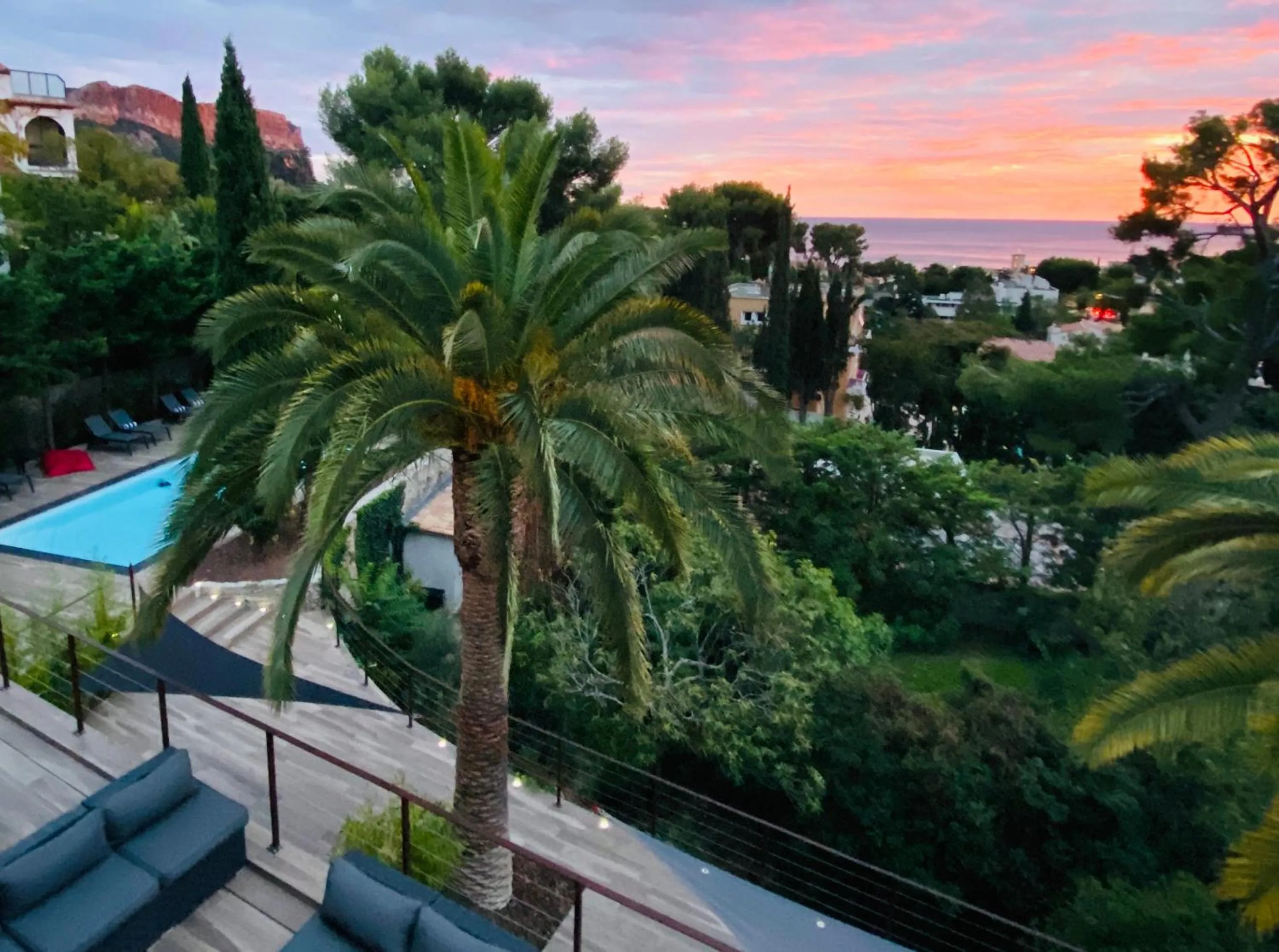 Sunset in THE ADDRESS CASSIS