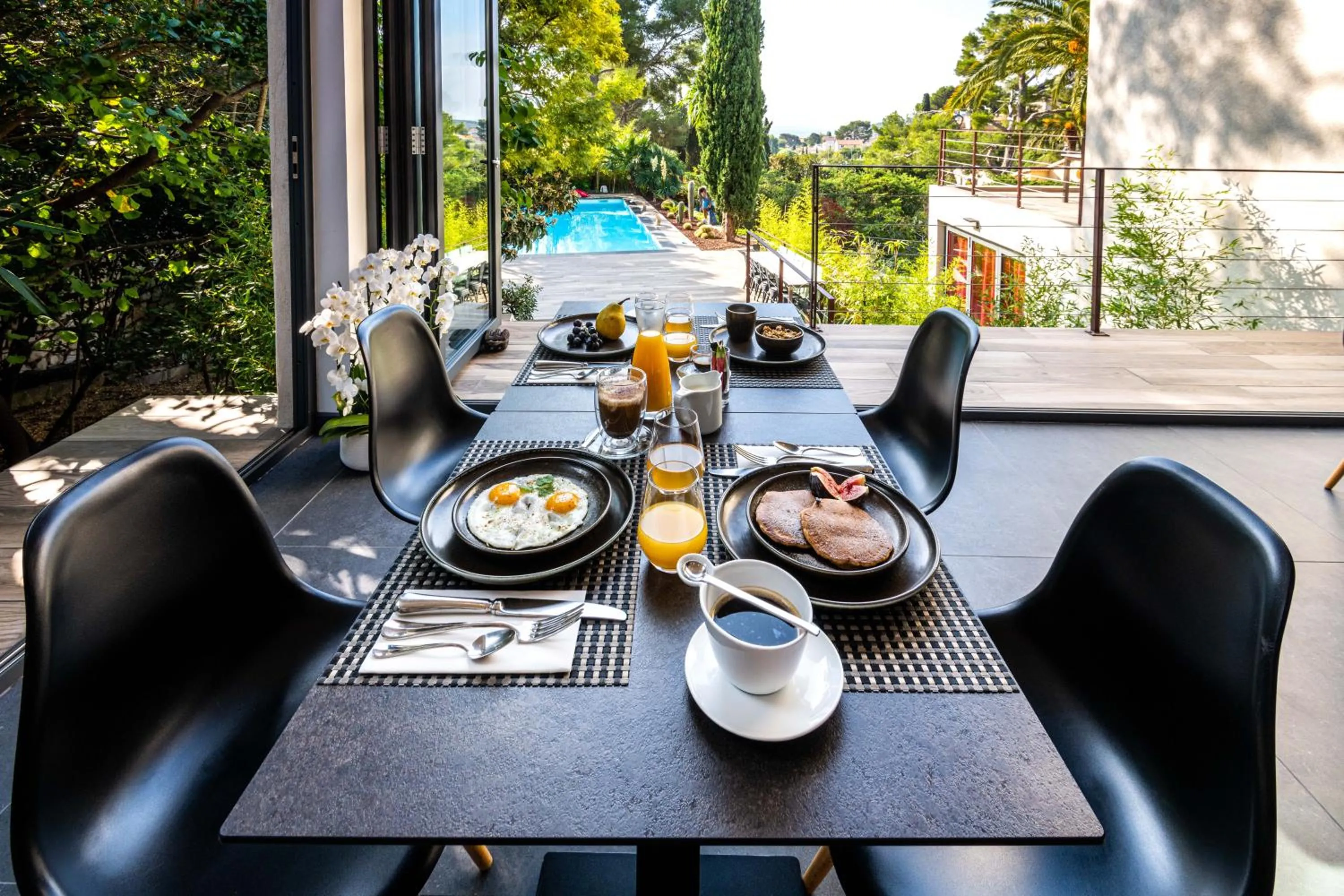 Breakfast in THE ADDRESS CASSIS