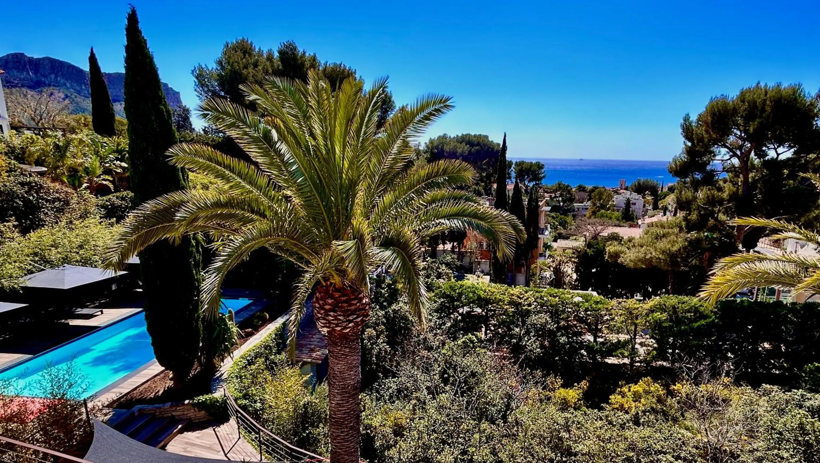 Swimming pool in THE ADDRESS CASSIS