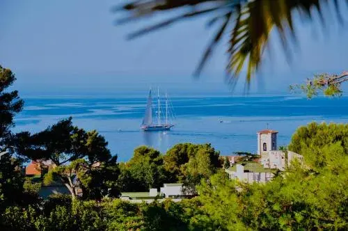 THE ADDRESS CASSIS THE ADDRESS CASSIS