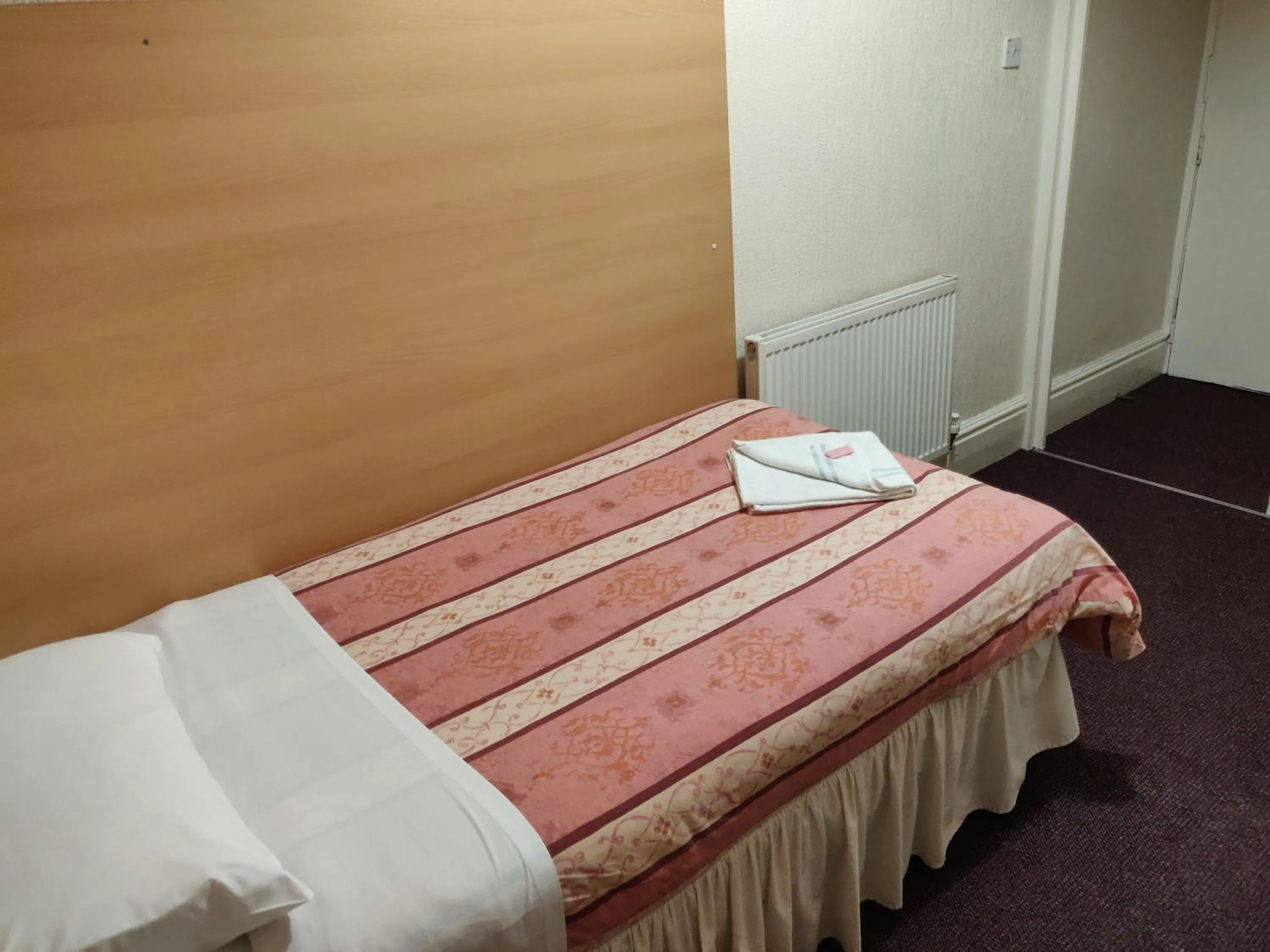 Bedroom, Bed in Belmont Hotel