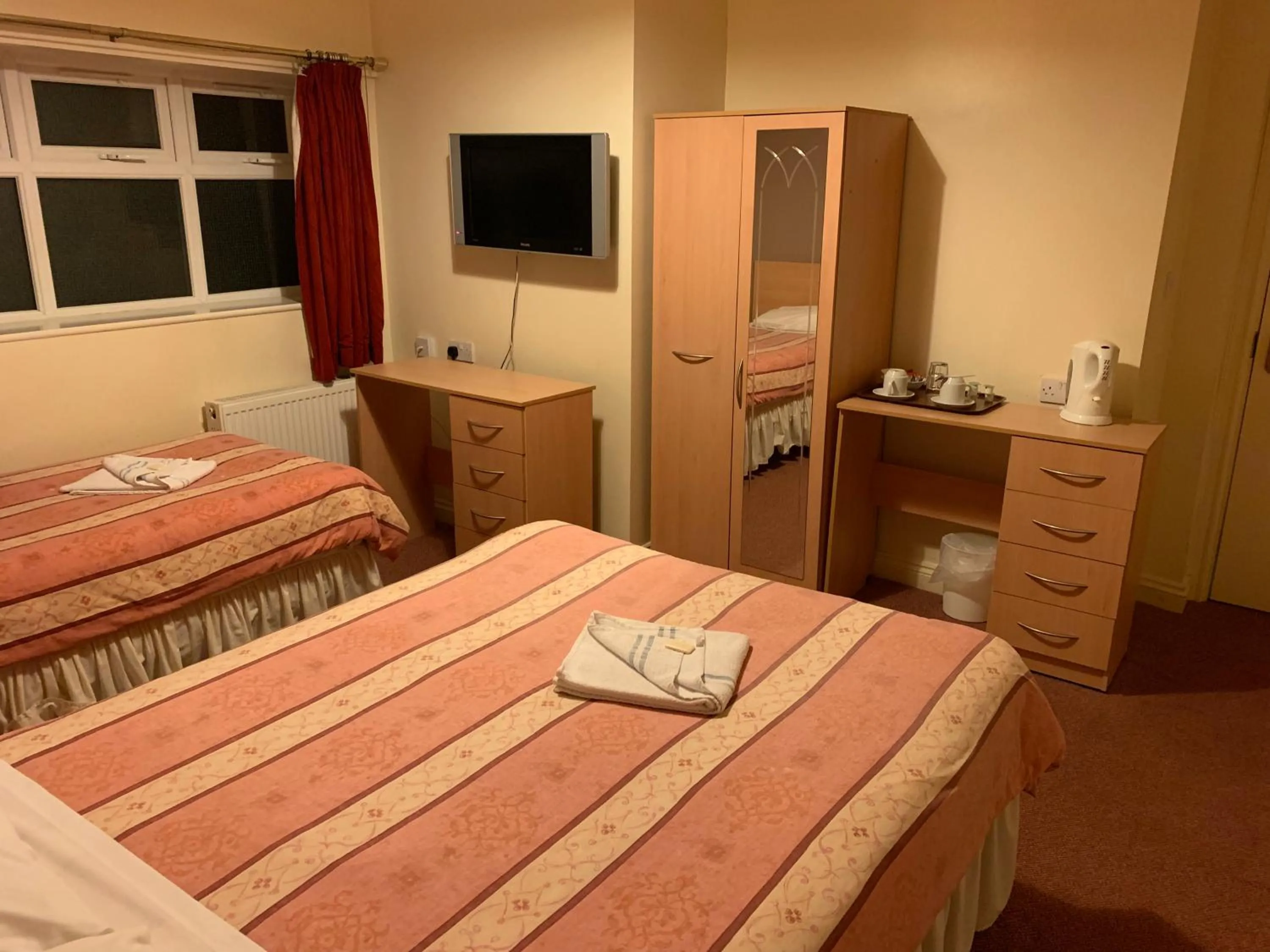 Bedroom, Bed in Belmont Hotel