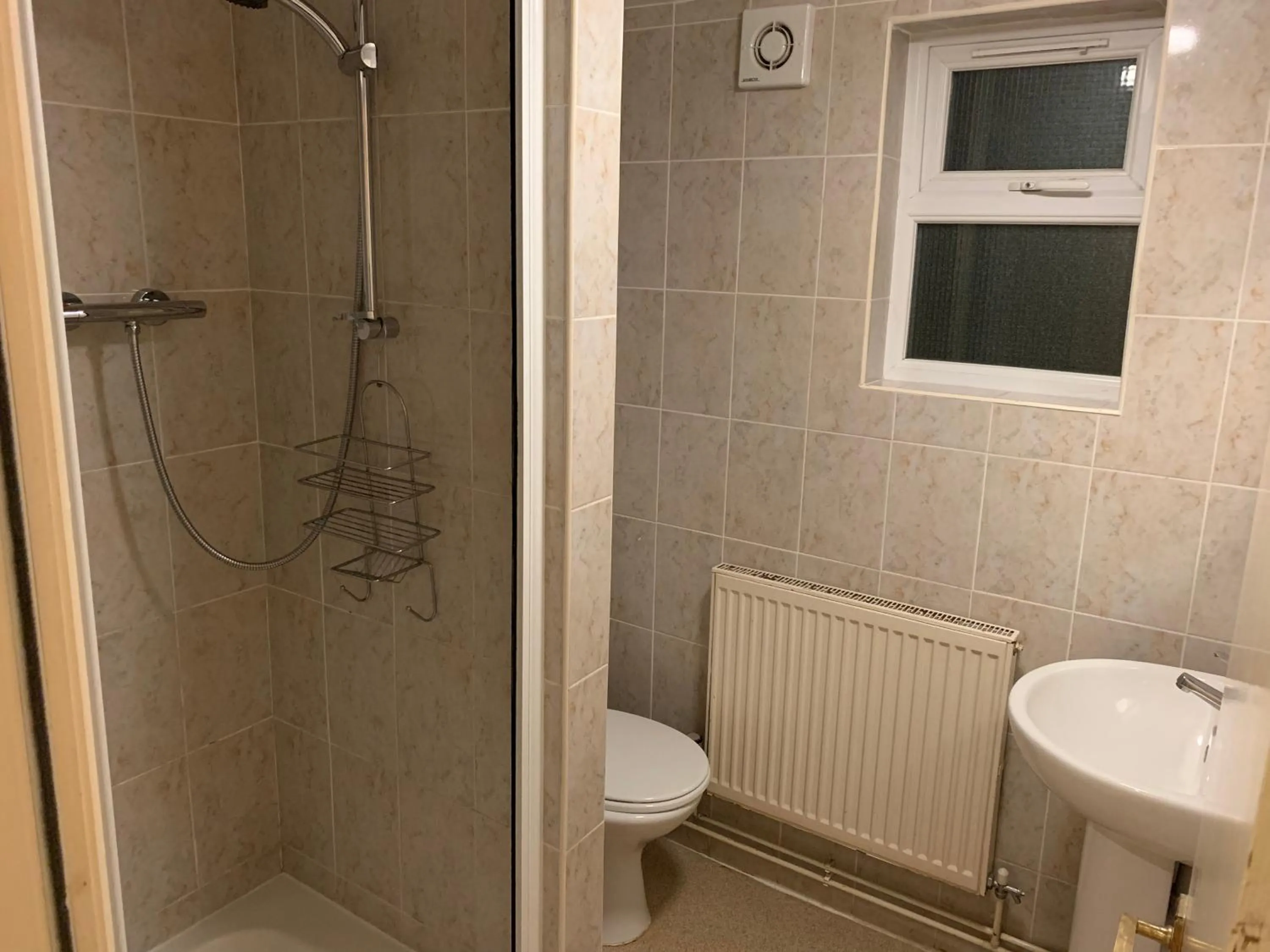 Shower in Belmont Hotel