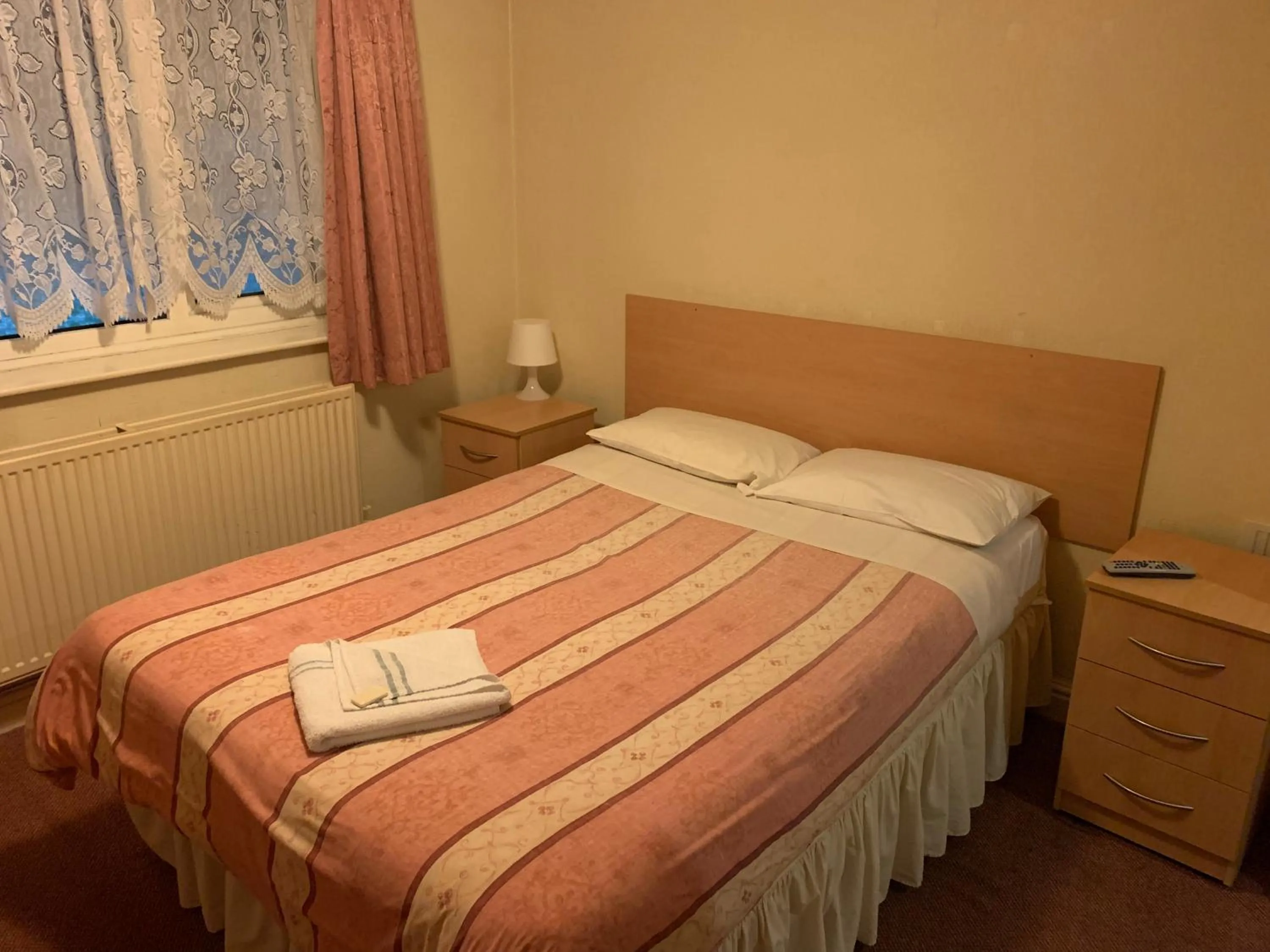 Bedroom, Bed in Belmont Hotel