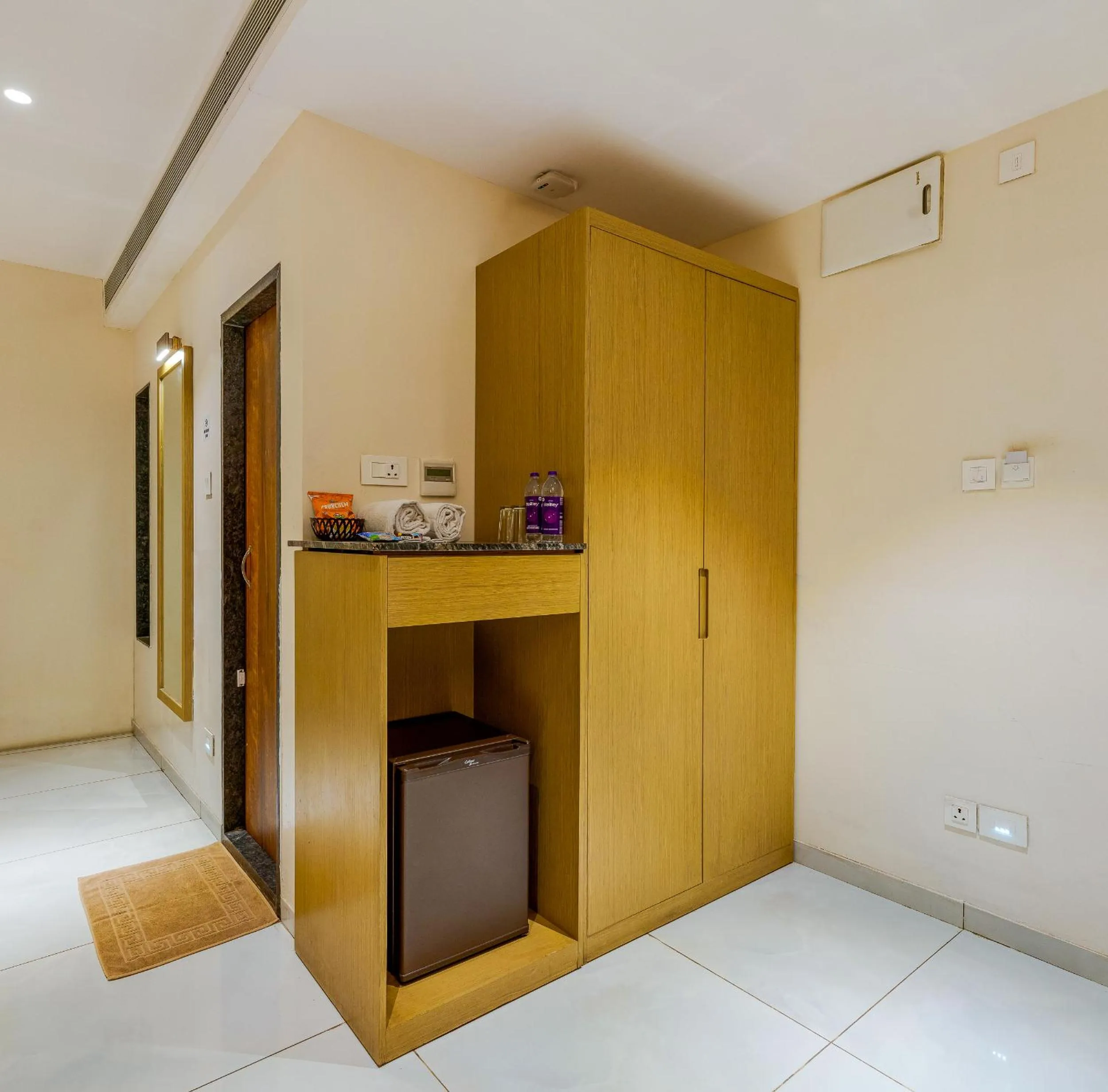 wardrobe in Hotel Sapphire Premium Hotel & Suite